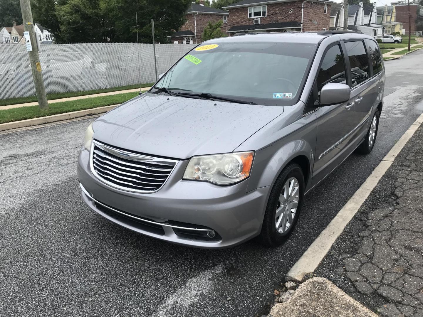 2013 /Gray Chrysler Town & Country Touring (2C4RC1BGXDR) with an 3.6L V6 DOHC 24V engine, 6-Speed Automatic transmission, located at 577 Chester Pike, Prospect Park, PA, 19076, (610) 237-1015, 39.886154, -75.302338 - Photo#3