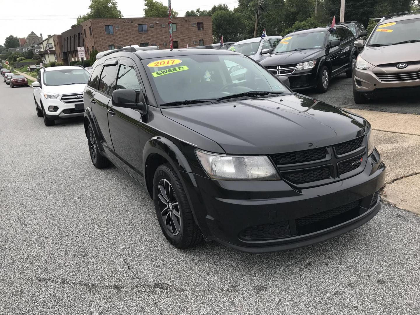 2017 Black /Black Dodge Journey SE (3C4PDCAB1HT) with an 2.4L L4 DOHC 16V engine, 4A transmission, located at 577 Chester Pike, Prospect Park, PA, 19076, (610) 237-1015, 39.886154, -75.302338 - Photo#3