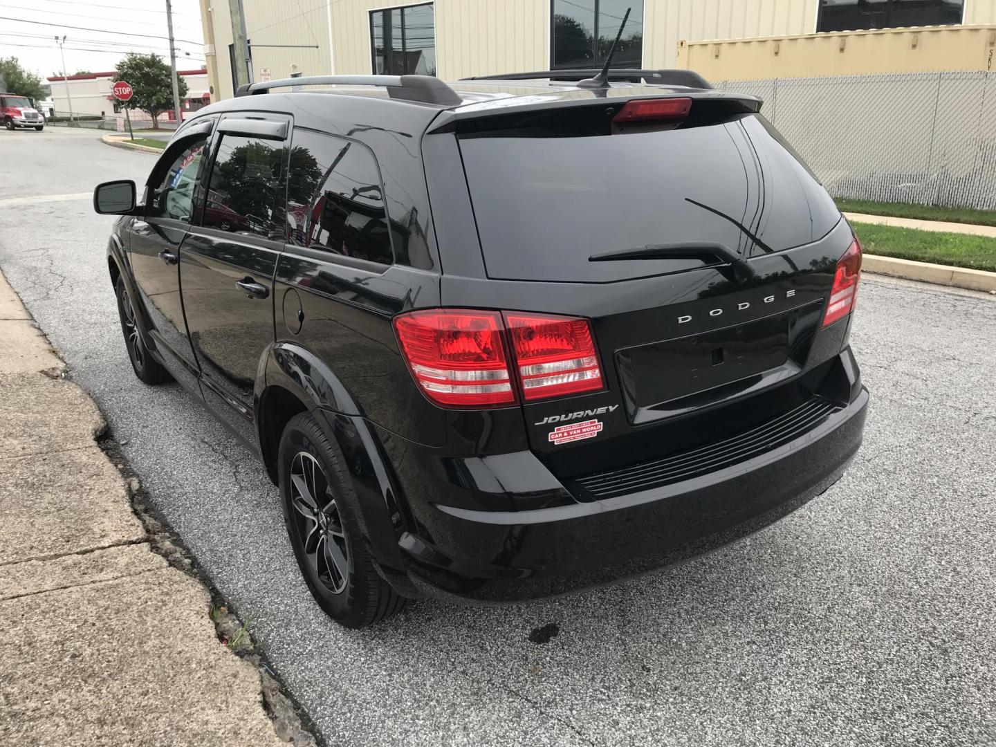 2017 Black /Black Dodge Journey SE (3C4PDCAB1HT) with an 2.4L L4 DOHC 16V engine, 4A transmission, located at 577 Chester Pike, Prospect Park, PA, 19076, (610) 237-1015, 39.886154, -75.302338 - Photo#4