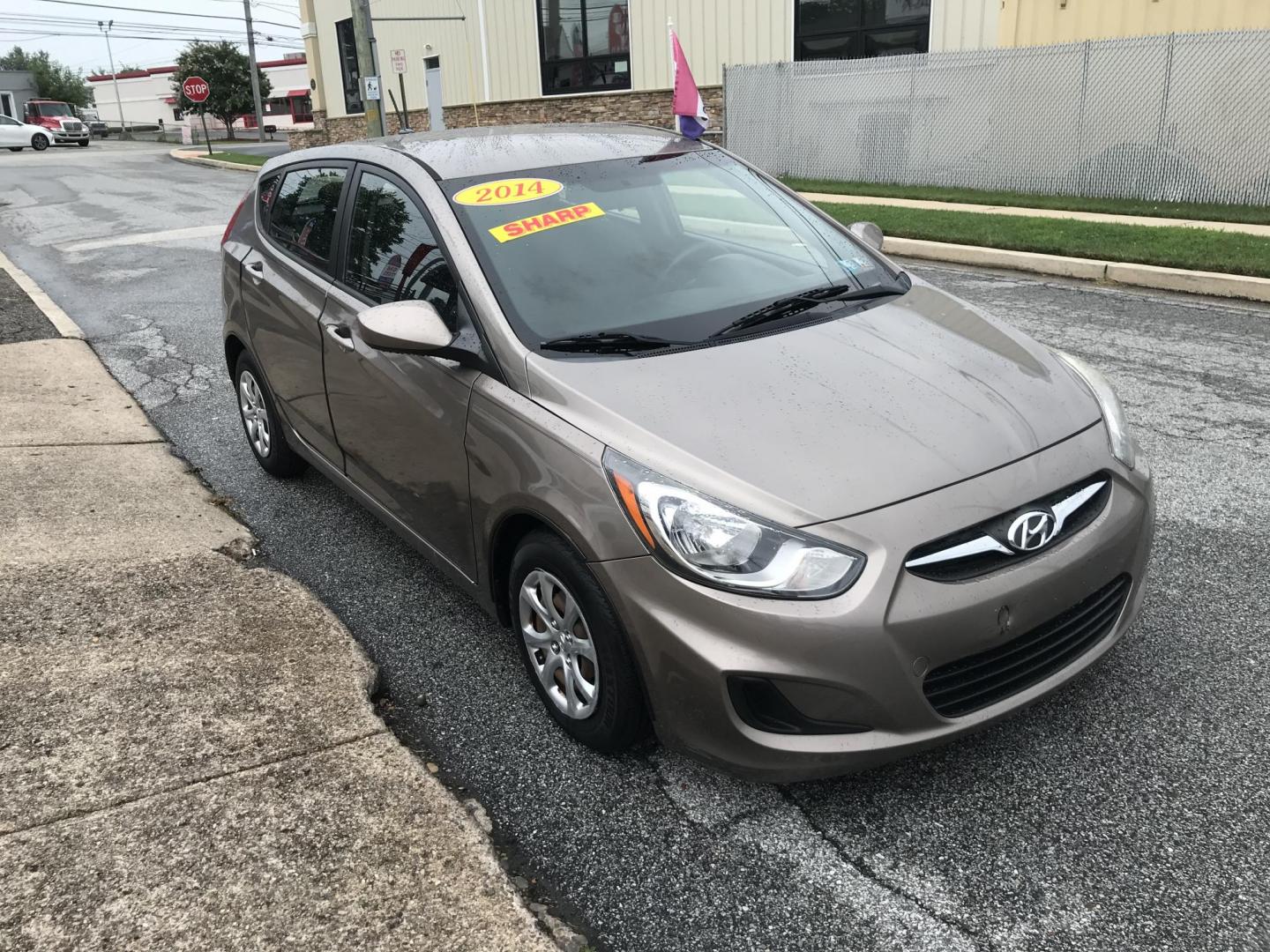 2014 Gold /Tan Hyundai Accent GS 5-Door (KMHCT5AE9EU) with an 1.6L L4 DOHC 16V engine, Automatic transmission, located at 577 Chester Pike, Prospect Park, PA, 19076, (610) 237-1015, 39.886154, -75.302338 - Photo#3