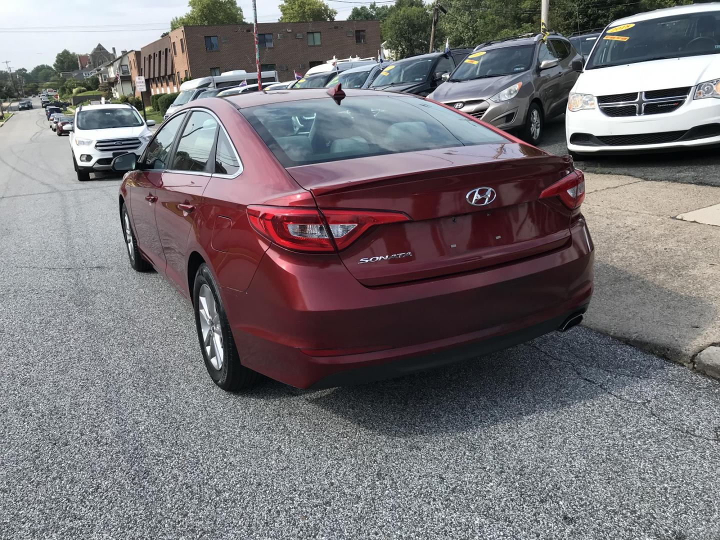 2016 Red /Tan Hyundai Sonata SE (5NPE24AF0GH) with an 2.4L L4 DOHC 16V engine, 7A transmission, located at 577 Chester Pike, Prospect Park, PA, 19076, (610) 237-1015, 39.886154, -75.302338 - 2016 Hyundai Sonata SE: Only 98k miles, backup camera, new PA inspection, aux port, SUPER CLEAN, runs LIKE NEW! This vehicle comes inspected and has been given a bumper to bumper safety check. It is very clean, reliable, and well maintained. We offer a unique pay plan that is known for being the - Photo#6