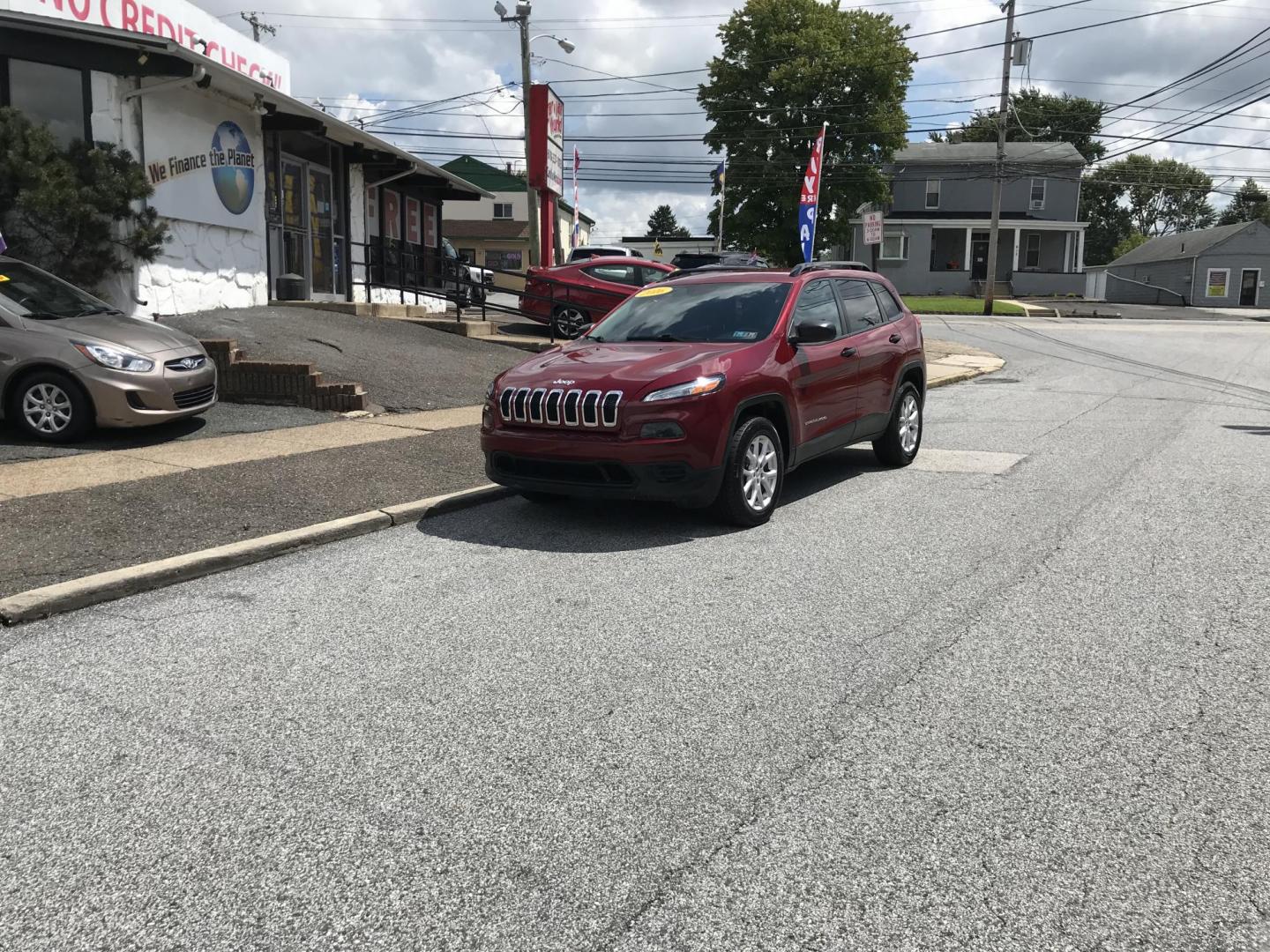 2016 Maroon /Gray Jeep Cherokee Sport 4WD (1C4PJMAB1GW) with an 2.4L L4 DOHC 16V engine, 9A transmission, located at 577 Chester Pike, Prospect Park, PA, 19076, (610) 237-1015, 39.886154, -75.302338 - 2016 Jeep Cherokee: 4x4, backup camera, new PA inspection, SUPER CLEAN, runs LIKE NEW! This vehicle comes inspected and has been given a bumper to bumper safety check. It is very clean, reliable, and well maintained. We offer a unique pay plan that is known for being the easiest and fastest finan - Photo#3