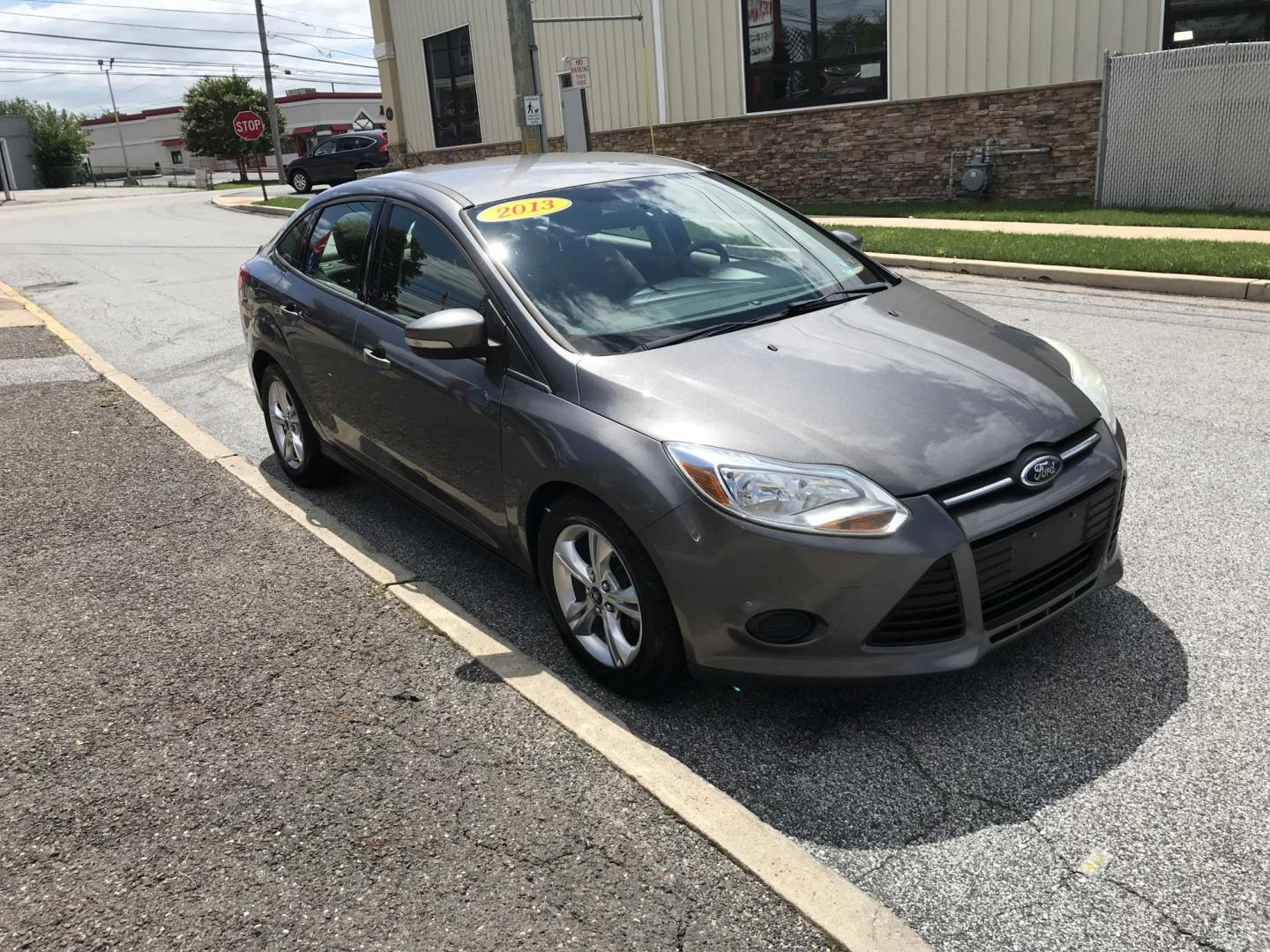 2013 Gray /Gray Ford Focus SE Sedan (1FADP3F2XDL) with an 2.0L L4 DOHC 16V engine, Automatic transmission, located at 577 Chester Pike, Prospect Park, PA, 19076, (610) 237-1015, 39.886154, -75.302338 - 2013 Ford Focus: Only 93k miles, great on gas, new PA inspection, runs LIKE NEW! This vehicle comes inspected and has been given a bumper to bumper safety check. It is very clean, reliable, and well maintained. We offer a unique pay plan that is known for being the easiest and fastest financing o - Photo#3