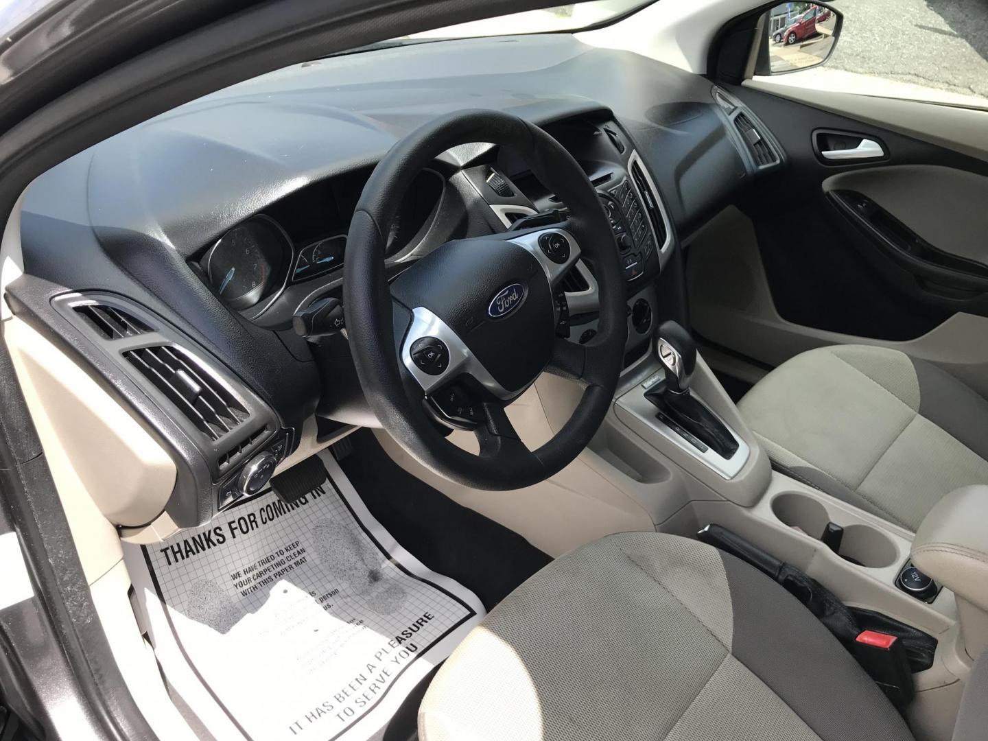 2013 Gray /Gray Ford Focus SE Sedan (1FADP3F2XDL) with an 2.0L L4 DOHC 16V engine, Automatic transmission, located at 577 Chester Pike, Prospect Park, PA, 19076, (610) 237-1015, 39.886154, -75.302338 - 2013 Ford Focus: Only 93k miles, great on gas, new PA inspection, runs LIKE NEW! This vehicle comes inspected and has been given a bumper to bumper safety check. It is very clean, reliable, and well maintained. We offer a unique pay plan that is known for being the easiest and fastest financing o - Photo#9