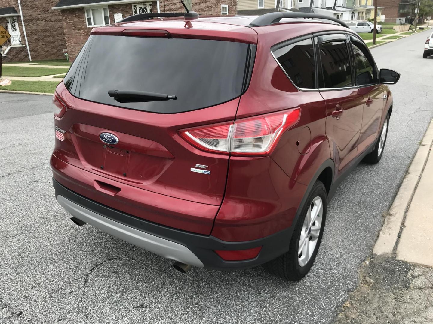 2016 Red /Gray Ford Escape SE 4WD (1FMCU9GX4GU) with an 1.6L L4 DOHC 16V engine, 6-Speed Automatic transmission, located at 577 Chester Pike, Prospect Park, PA, 19076, (610) 237-1015, 39.886154, -75.302338 - Photo#4