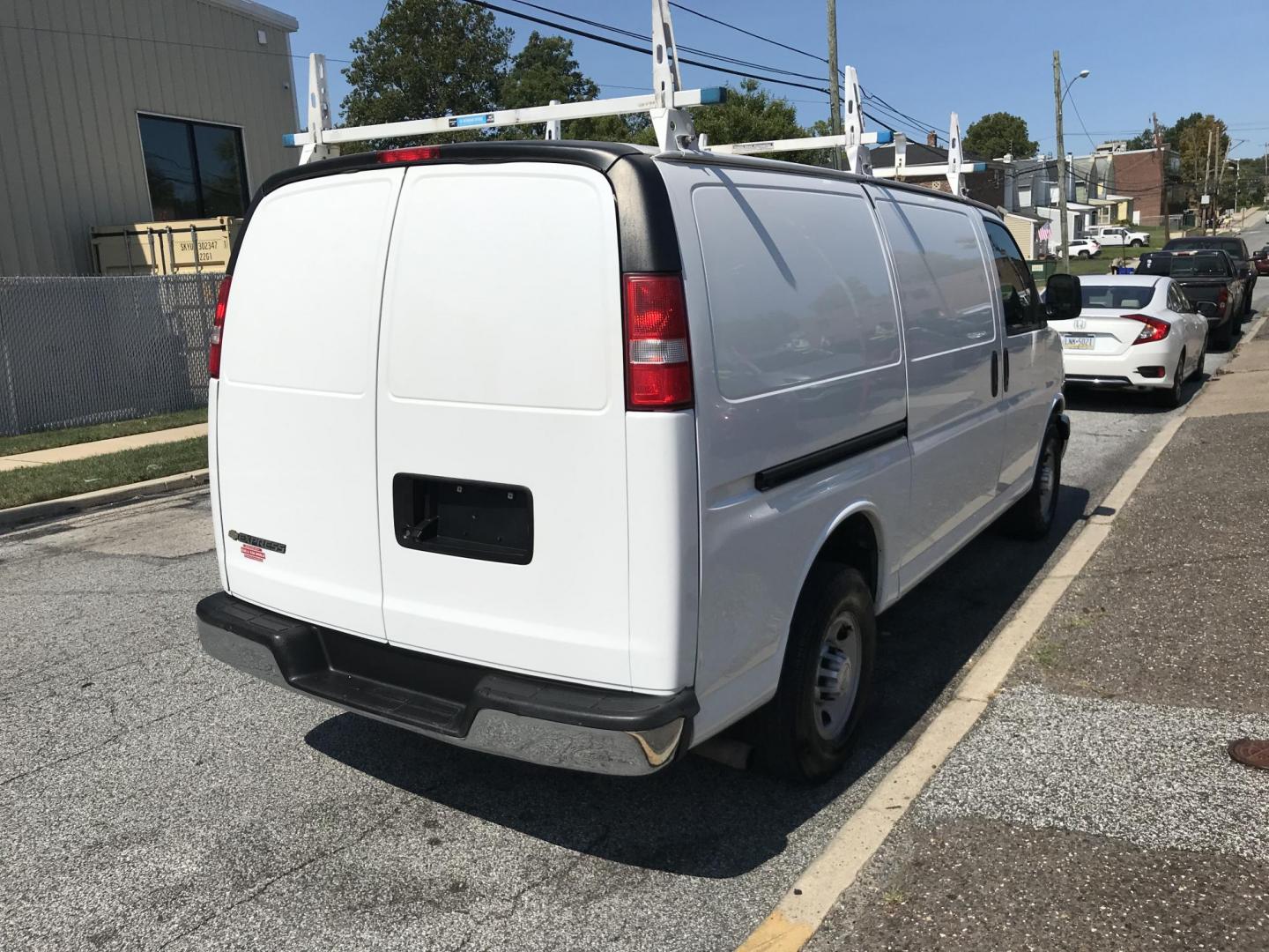 2017 White /Gray Chevrolet Express 2500 Cargo (1GCWGAFF8H1) with an 4.8L V8 FFV engine, 6A transmission, located at 577 Chester Pike, Prospect Park, PA, 19076, (610) 237-1015, 39.886154, -75.302338 - Photo#4