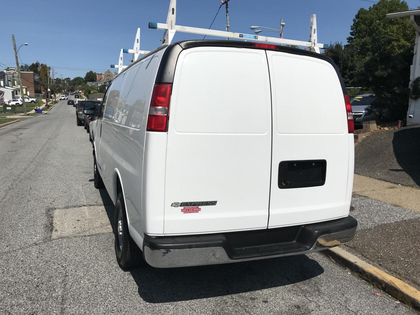 2017 White /Gray Chevrolet Express 2500 Cargo (1GCWGAFF8H1) with an 4.8L V8 FFV engine, 6A transmission, located at 577 Chester Pike, Prospect Park, PA, 19076, (610) 237-1015, 39.886154, -75.302338 - Photo#5