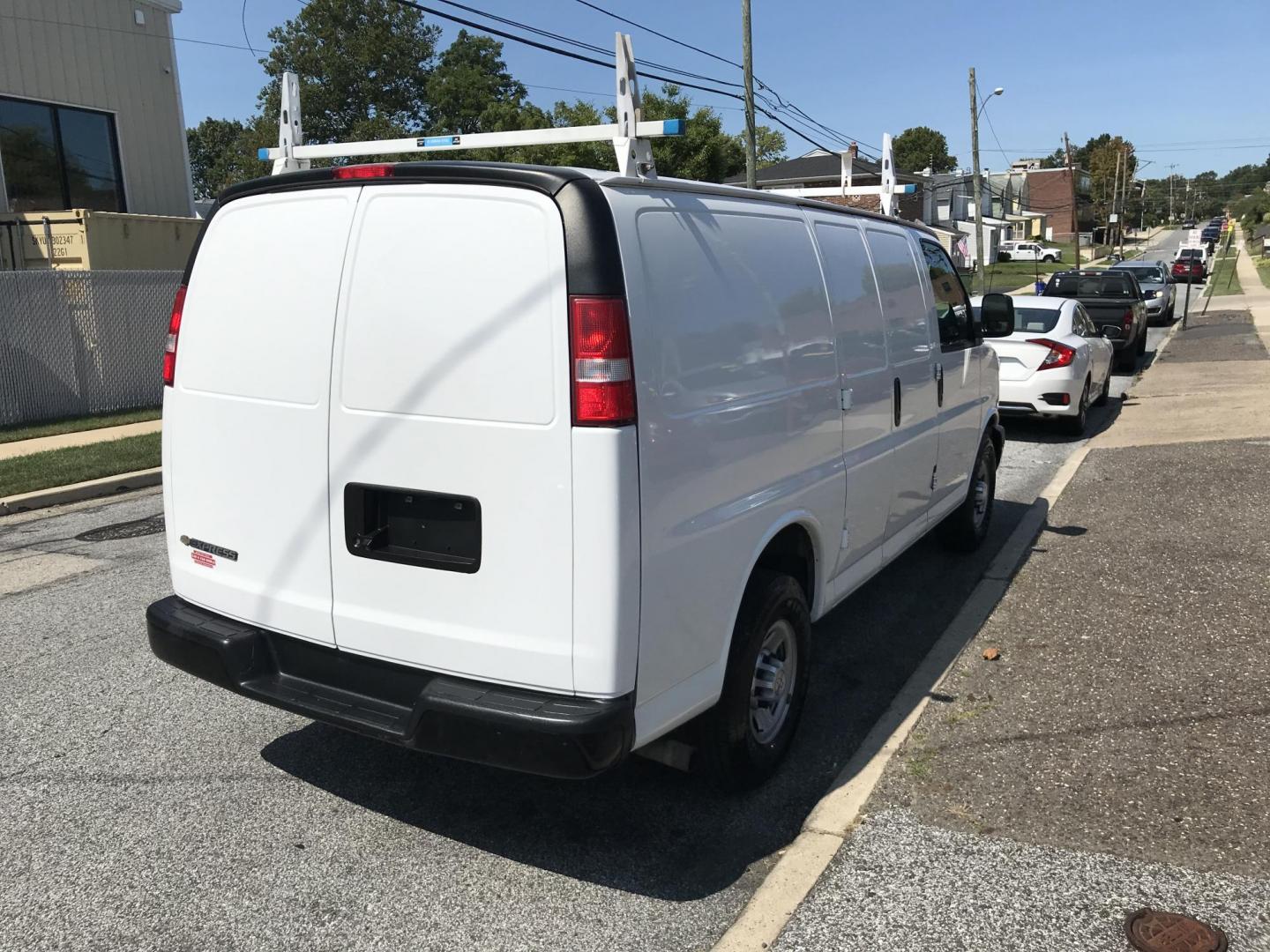 2017 White /Gray Chevrolet Express 2500 Cargo (1GCWGAFF7H1) with an 4.8L V8 FFV engine, 6A transmission, located at 577 Chester Pike, Prospect Park, PA, 19076, (610) 237-1015, 39.886154, -75.302338 - Photo#4