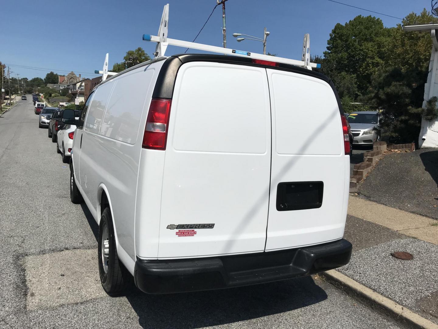 2017 White /Gray Chevrolet Express 2500 Cargo (1GCWGAFF7H1) with an 4.8L V8 FFV engine, 6A transmission, located at 577 Chester Pike, Prospect Park, PA, 19076, (610) 237-1015, 39.886154, -75.302338 - Photo#5