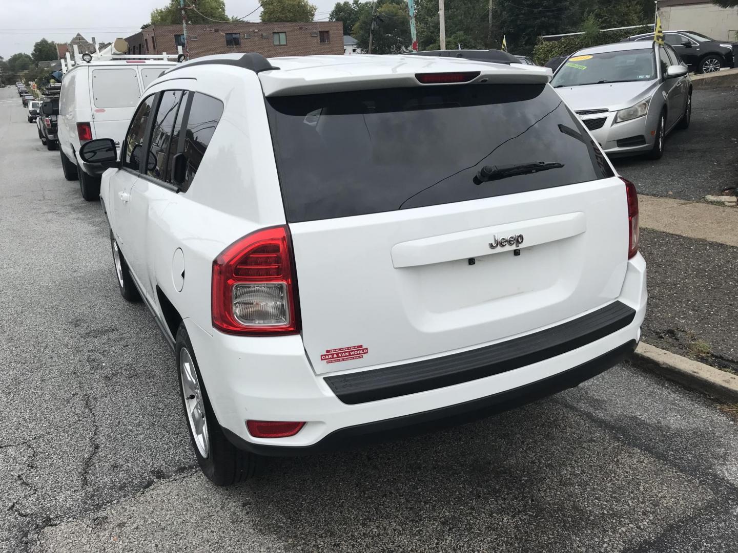 2013 White /Gray Jeep Compass Sport (1C4NJCBA4DD) with an 2.0L L4 DOHC 16V engine, Automatic transmission, located at 577 Chester Pike, Prospect Park, PA, 19076, (610) 237-1015, 39.886154, -75.302338 - Photo#4