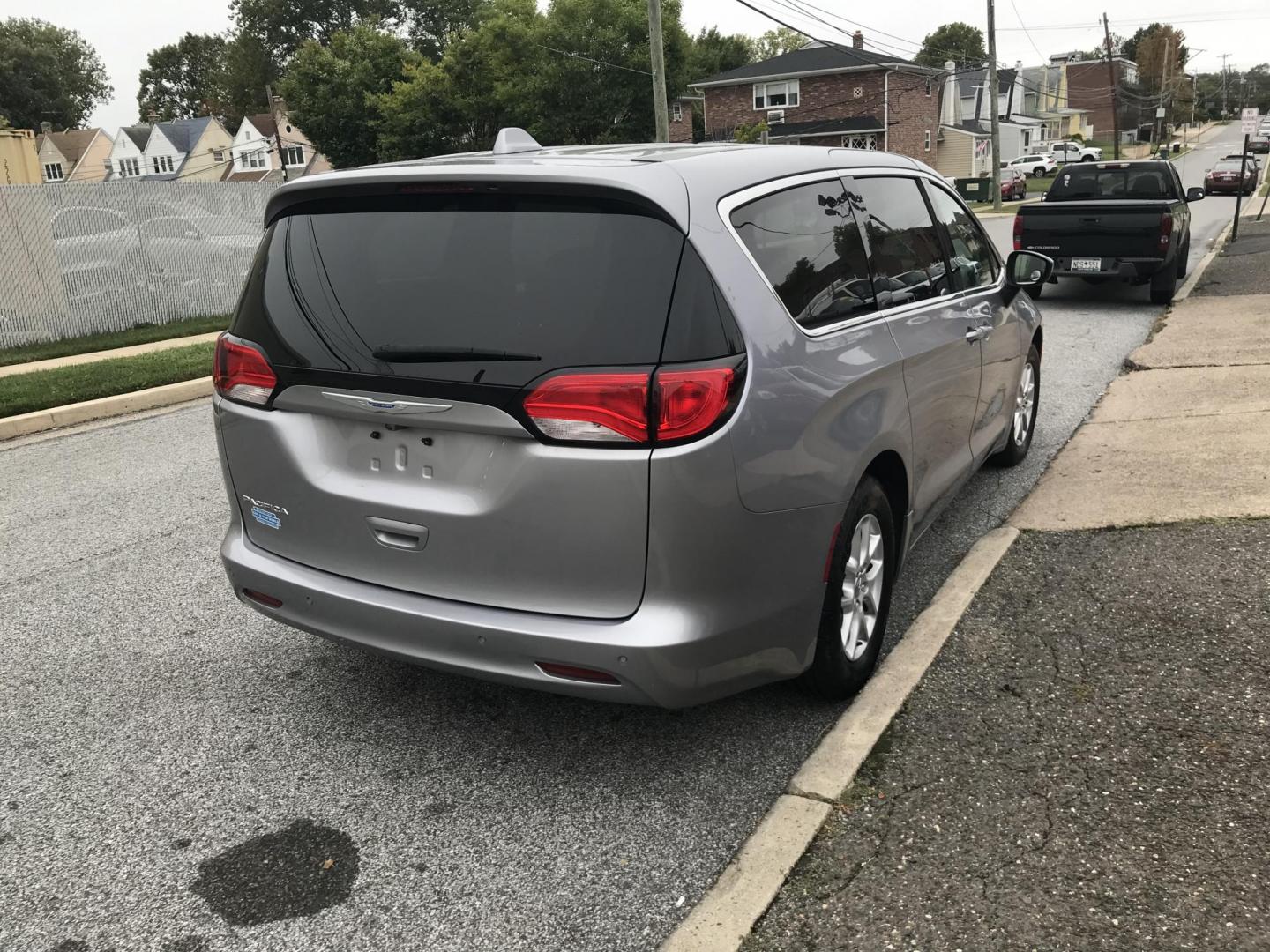 2018 Gray /Gray Chrysler Pacifica LX (2C4RC1CGXJR) with an 3.6L V6 DOHC 24V engine, 9A transmission, located at 577 Chester Pike, Prospect Park, PA, 19076, (610) 237-1015, 39.886154, -75.302338 - 2018 Chrysler Pacifica LX: Stow & Go Seating, backup camera, new PA inspection, SUPER CLEAN! This vehicle comes inspected and has been given a bumper to bumper safety check. It is very clean, reliable, and well maintained. We offer a unique pay plan that is known for being the easiest and fastest - Photo#4