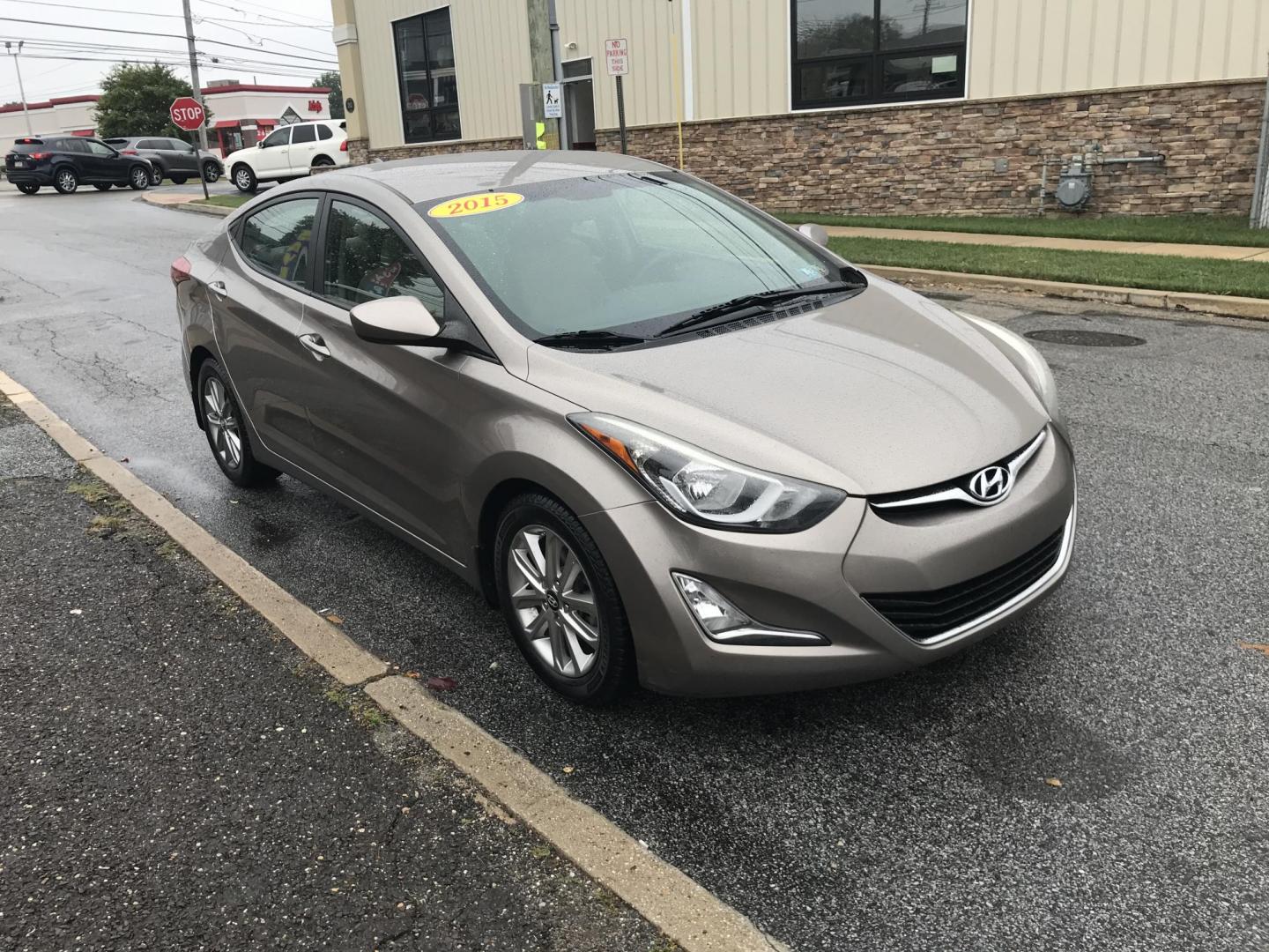 2015 Gray /Gray Hyundai Elantra SE (5NPDH4AE6FH) with an 1.8L L4 DOHC 16V engine, 6-Speed Automatic transmission, located at 577 Chester Pike, Prospect Park, PA, 19076, (610) 237-1015, 39.886154, -75.302338 - Photo#3