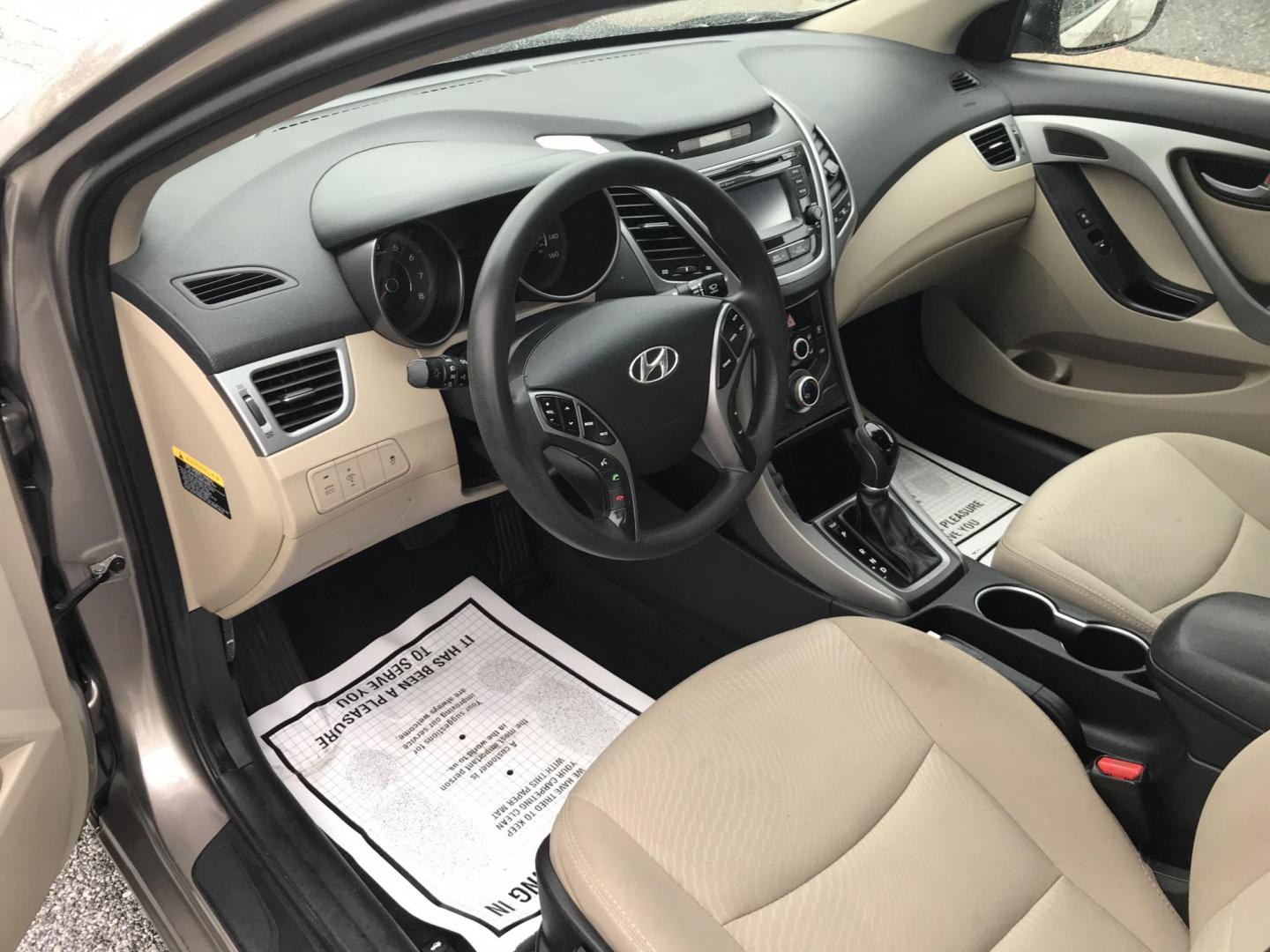 2015 Gray /Gray Hyundai Elantra SE (5NPDH4AE6FH) with an 1.8L L4 DOHC 16V engine, 6-Speed Automatic transmission, located at 577 Chester Pike, Prospect Park, PA, 19076, (610) 237-1015, 39.886154, -75.302338 - Photo#9