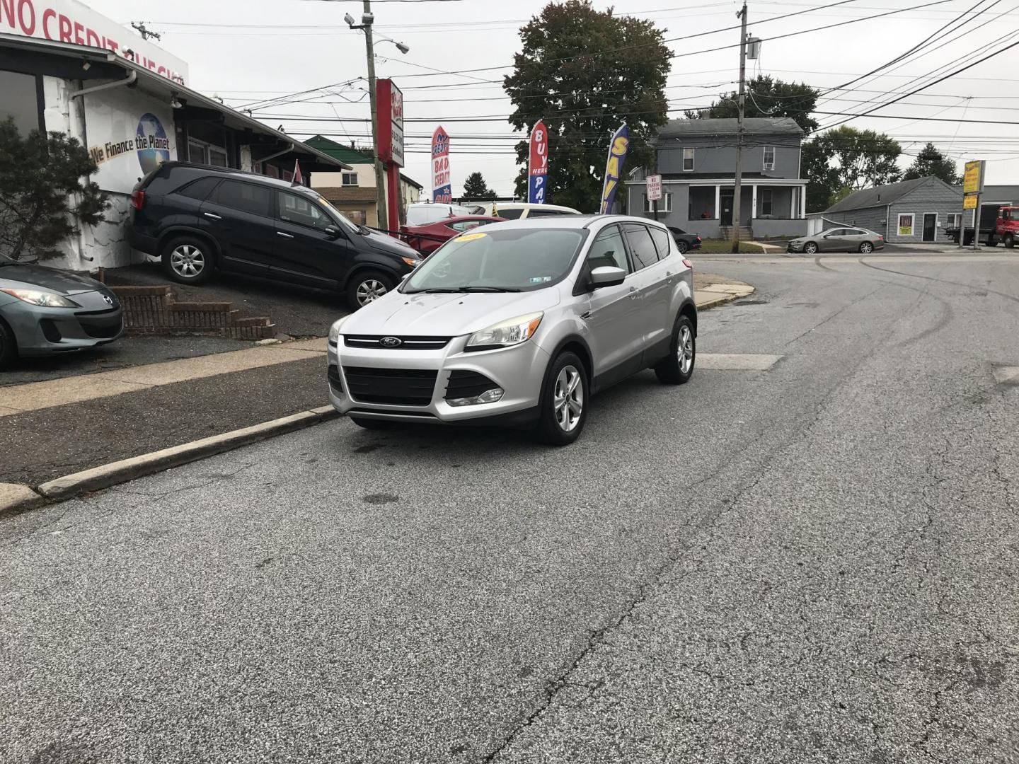 2016 Silver /Gray Ford Escape SE FWD (1FMCU0GX9GU) with an 1.6L L4 DOHC 16V engine, 6-Speed Automatic transmission, located at 577 Chester Pike, Prospect Park, PA, 19076, (610) 237-1015, 39.886154, -75.302338 - 2016 Ford Escape SE: Great on gas, new PA inspection, SUPER CLEAN, runs LIKE NEW! This vehicle comes inspected and has been given a bumper to bumper safety check. It is very clean, reliable, and well maintained. We offer a unique pay plan that is known for being the easiest and fastest financing - Photo#1