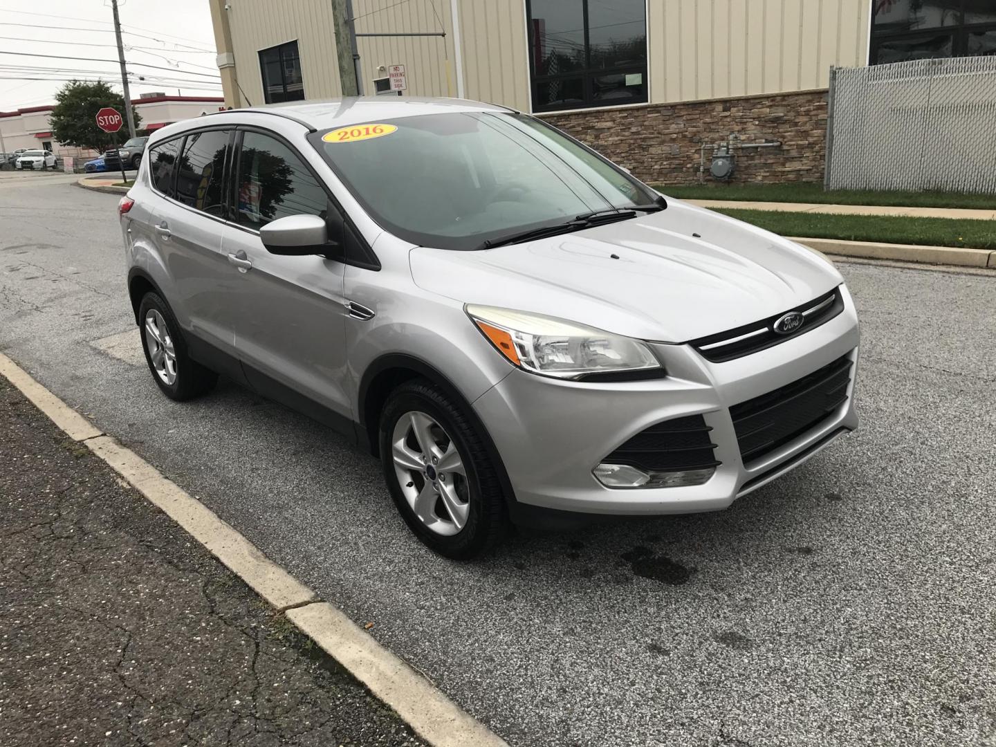 2016 Silver /Gray Ford Escape SE FWD (1FMCU0GX9GU) with an 1.6L L4 DOHC 16V engine, 6-Speed Automatic transmission, located at 577 Chester Pike, Prospect Park, PA, 19076, (610) 237-1015, 39.886154, -75.302338 - 2016 Ford Escape SE: Great on gas, new PA inspection, SUPER CLEAN, runs LIKE NEW! This vehicle comes inspected and has been given a bumper to bumper safety check. It is very clean, reliable, and well maintained. We offer a unique pay plan that is known for being the easiest and fastest financing - Photo#4