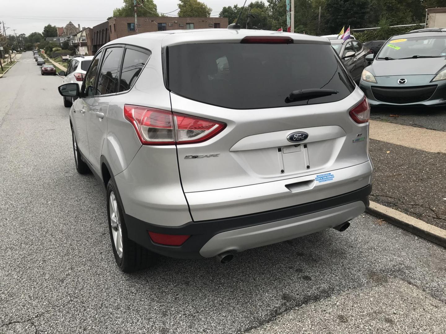 2016 Silver /Gray Ford Escape SE FWD (1FMCU0GX9GU) with an 1.6L L4 DOHC 16V engine, 6-Speed Automatic transmission, located at 577 Chester Pike, Prospect Park, PA, 19076, (610) 237-1015, 39.886154, -75.302338 - 2016 Ford Escape SE: Great on gas, new PA inspection, SUPER CLEAN, runs LIKE NEW! This vehicle comes inspected and has been given a bumper to bumper safety check. It is very clean, reliable, and well maintained. We offer a unique pay plan that is known for being the easiest and fastest financing - Photo#5