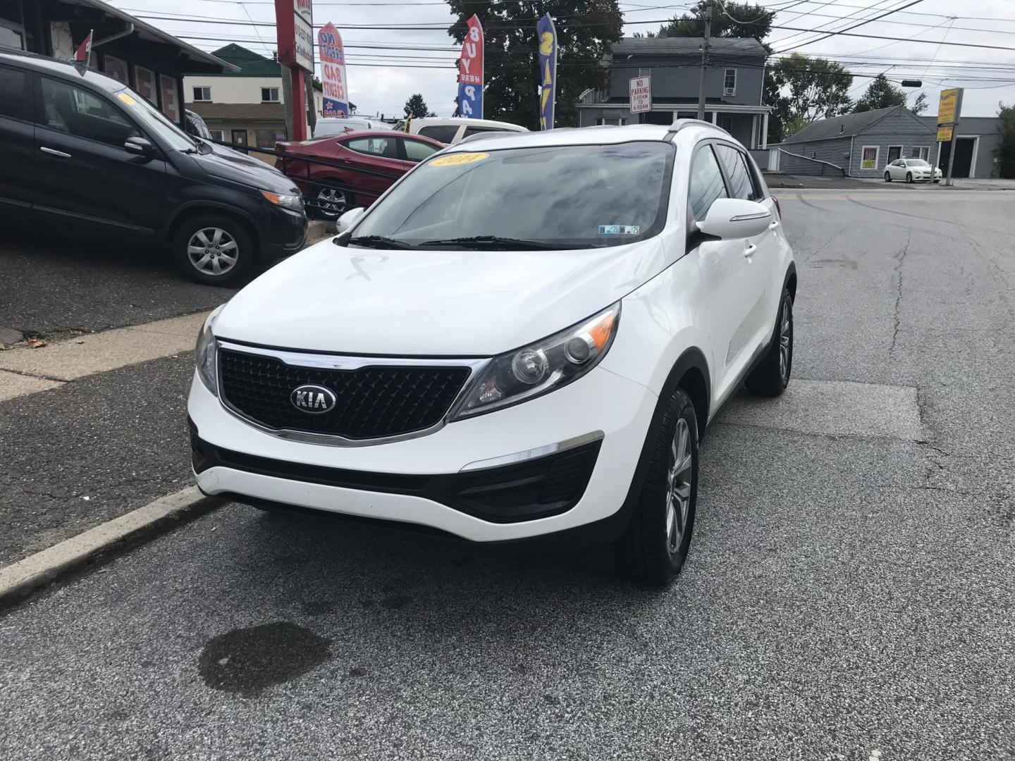 2014 White /Black Kia Sportage LX (KNDPB3AC3E7) with an 2.4L V6 DOHC 24V engine, 6-Speed Automatic transmission, located at 577 Chester Pike, Prospect Park, PA, 19076, (610) 237-1015, 39.886154, -75.302338 - 2014 Kia Sportage LX: Only 90k miles, SUPER CLEAN, new PA inspection, runs LIKE NEW! This vehicle comes inspected and has been given a bumper to bumper safety check. It is very clean, reliable, and well maintained. We offer a unique pay plan that is known for being the easiest and fastest financi - Photo#1