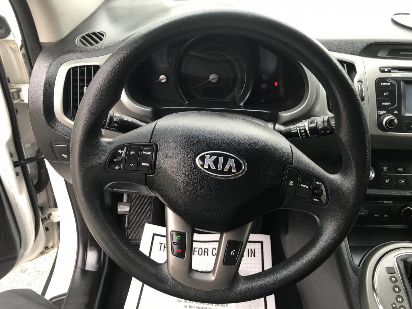 2014 White /Black Kia Sportage LX (KNDPB3AC3E7) with an 2.4L V6 DOHC 24V engine, 6-Speed Automatic transmission, located at 577 Chester Pike, Prospect Park, PA, 19076, (610) 237-1015, 39.886154, -75.302338 - Photo#11