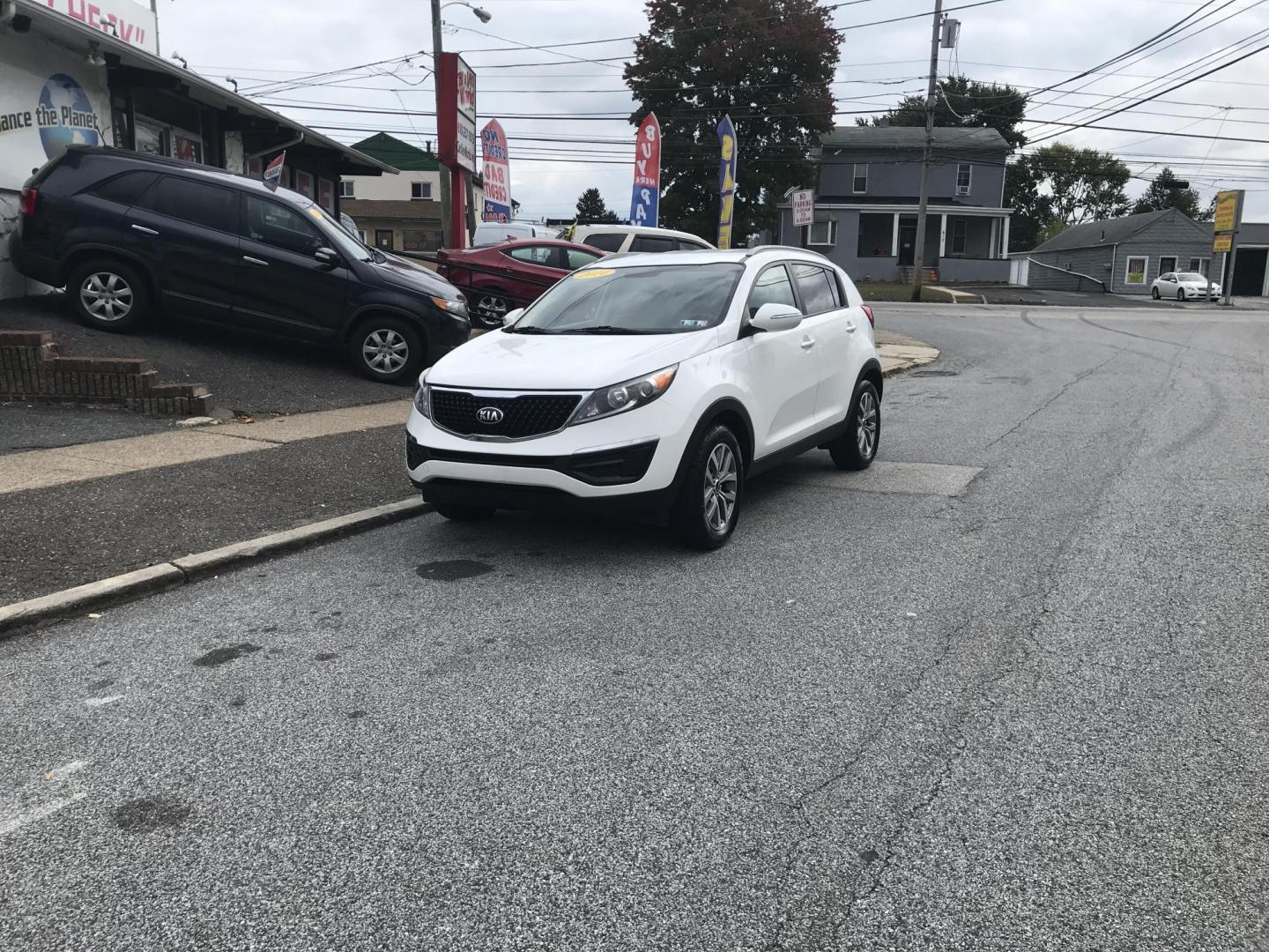 2014 White /Black Kia Sportage LX (KNDPB3AC3E7) with an 2.4L V6 DOHC 24V engine, 6-Speed Automatic transmission, located at 577 Chester Pike, Prospect Park, PA, 19076, (610) 237-1015, 39.886154, -75.302338 - 2014 Kia Sportage LX: Only 90k miles, SUPER CLEAN, new PA inspection, runs LIKE NEW! This vehicle comes inspected and has been given a bumper to bumper safety check. It is very clean, reliable, and well maintained. We offer a unique pay plan that is known for being the easiest and fastest financi - Photo#2