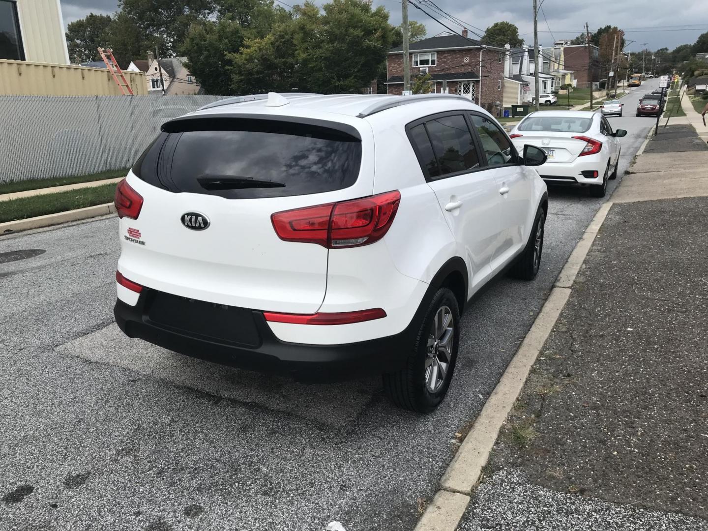 2014 White /Black Kia Sportage LX (KNDPB3AC3E7) with an 2.4L V6 DOHC 24V engine, 6-Speed Automatic transmission, located at 577 Chester Pike, Prospect Park, PA, 19076, (610) 237-1015, 39.886154, -75.302338 - 2014 Kia Sportage LX: Only 90k miles, SUPER CLEAN, new PA inspection, runs LIKE NEW! This vehicle comes inspected and has been given a bumper to bumper safety check. It is very clean, reliable, and well maintained. We offer a unique pay plan that is known for being the easiest and fastest financi - Photo#4