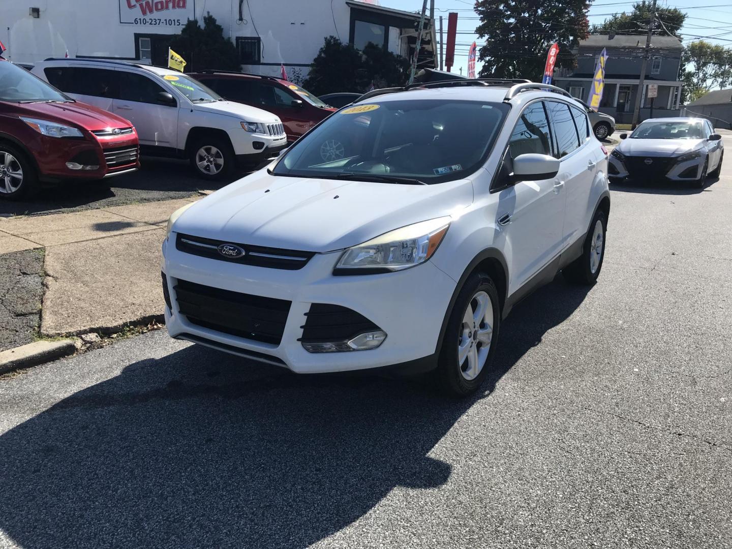 2013 White /Gray Ford Escape SE AWD (1FMCU9GX0DU) with an 1.6L L4 DOHC 16V engine, 6-Speed Automatic transmission, located at 577 Chester Pike, Prospect Park, PA, 19076, (610) 237-1015, 39.886154, -75.302338 - 2013 Ford Escape SE: All wheel drive, great on gas, new PA inspection, SUPER CLEAN! This vehicle comes inspected and has been given a bumper to bumper safety check. It is very clean, reliable, and well maintained. We offer a unique pay plan that is known for being the easiest and fastest financin - Photo#1