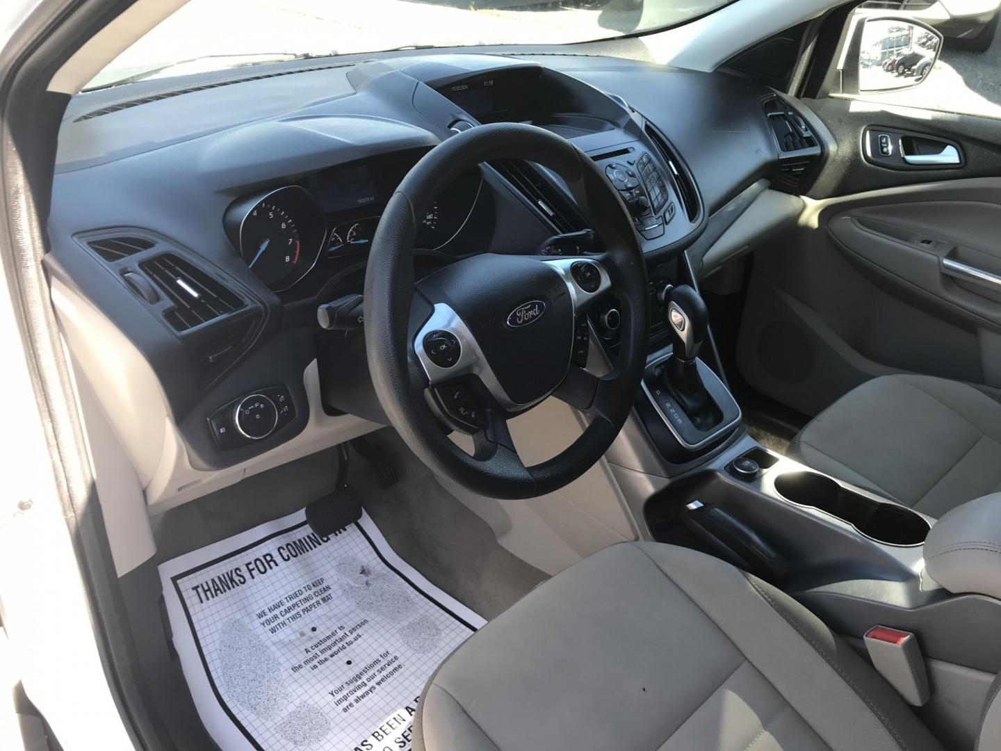 2013 White /Gray Ford Escape SE AWD (1FMCU9GX0DU) with an 1.6L L4 DOHC 16V engine, 6-Speed Automatic transmission, located at 577 Chester Pike, Prospect Park, PA, 19076, (610) 237-1015, 39.886154, -75.302338 - 2013 Ford Escape SE: All wheel drive, great on gas, new PA inspection, SUPER CLEAN! This vehicle comes inspected and has been given a bumper to bumper safety check. It is very clean, reliable, and well maintained. We offer a unique pay plan that is known for being the easiest and fastest financin - Photo#10