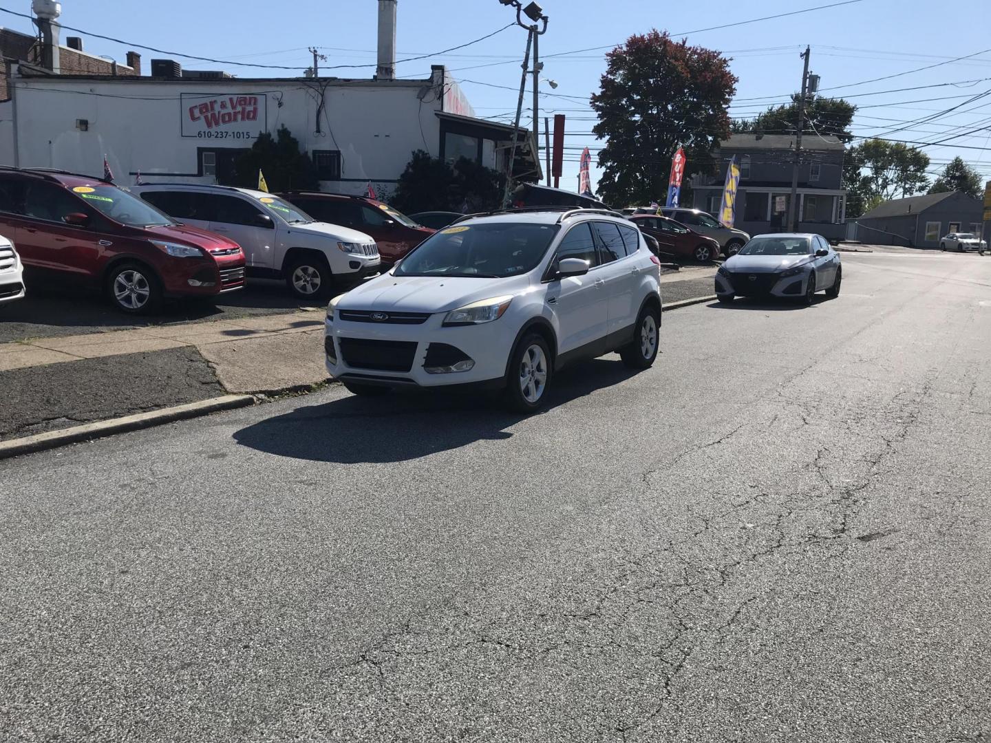 2013 White /Gray Ford Escape SE AWD (1FMCU9GX0DU) with an 1.6L L4 DOHC 16V engine, 6-Speed Automatic transmission, located at 577 Chester Pike, Prospect Park, PA, 19076, (610) 237-1015, 39.886154, -75.302338 - 2013 Ford Escape SE: All wheel drive, great on gas, new PA inspection, SUPER CLEAN! This vehicle comes inspected and has been given a bumper to bumper safety check. It is very clean, reliable, and well maintained. We offer a unique pay plan that is known for being the easiest and fastest financin - Photo#2