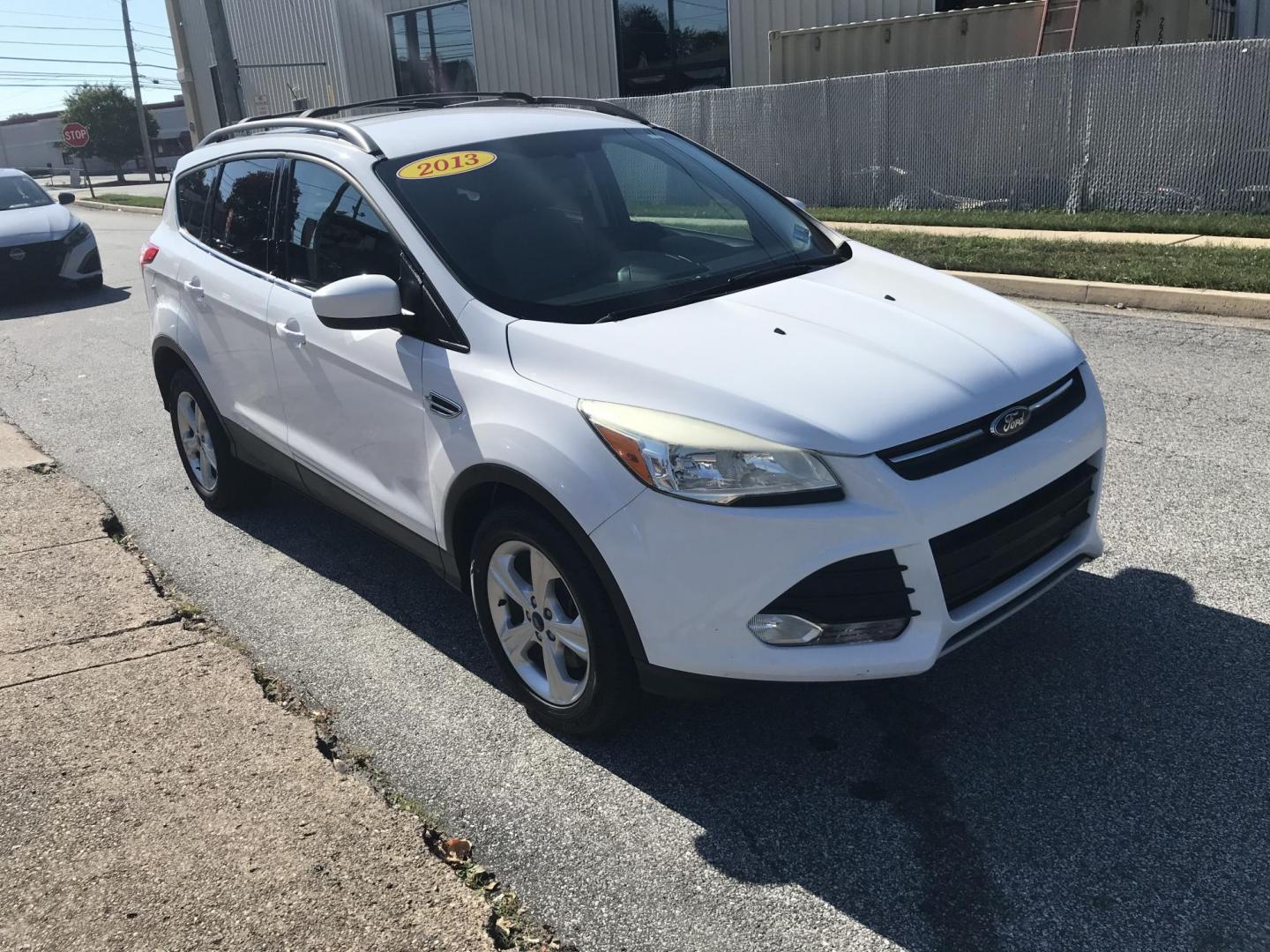 2013 White /Gray Ford Escape SE AWD (1FMCU9GX0DU) with an 1.6L L4 DOHC 16V engine, 6-Speed Automatic transmission, located at 577 Chester Pike, Prospect Park, PA, 19076, (610) 237-1015, 39.886154, -75.302338 - 2013 Ford Escape SE: All wheel drive, great on gas, new PA inspection, SUPER CLEAN! This vehicle comes inspected and has been given a bumper to bumper safety check. It is very clean, reliable, and well maintained. We offer a unique pay plan that is known for being the easiest and fastest financin - Photo#3