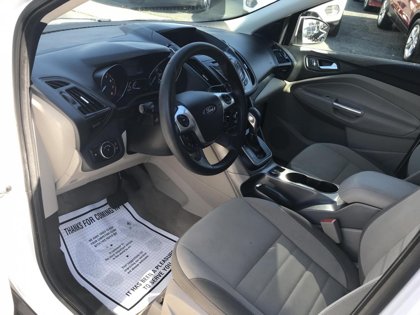 2013 White /Gray Ford Escape SE AWD (1FMCU9GX0DU) with an 1.6L L4 DOHC 16V engine, 6-Speed Automatic transmission, located at 577 Chester Pike, Prospect Park, PA, 19076, (610) 237-1015, 39.886154, -75.302338 - 2013 Ford Escape SE: All wheel drive, great on gas, new PA inspection, SUPER CLEAN! This vehicle comes inspected and has been given a bumper to bumper safety check. It is very clean, reliable, and well maintained. We offer a unique pay plan that is known for being the easiest and fastest financin - Photo#8