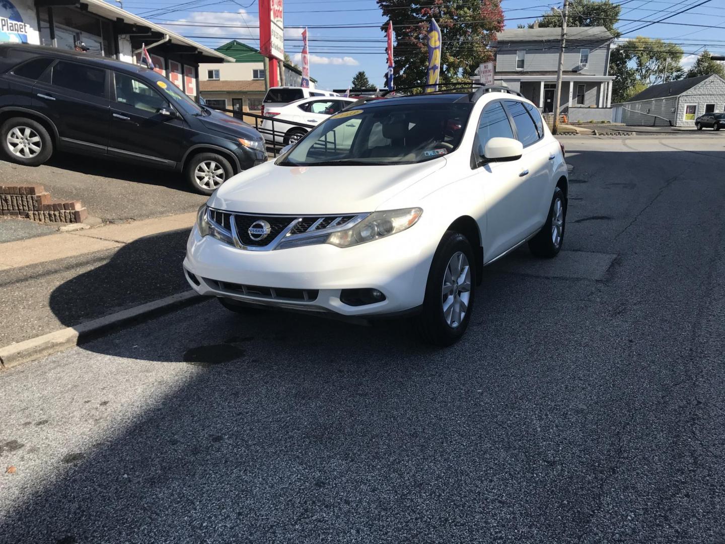 2013 White /Beige Nissan Murano SL (JN8AZ1MU5DW) with an 3.5L V6 DOHC 24V engine, Continuously Variable Transmission transmission, located at 577 Chester Pike, Prospect Park, PA, 19076, (610) 237-1015, 39.886154, -75.302338 - Photo#2