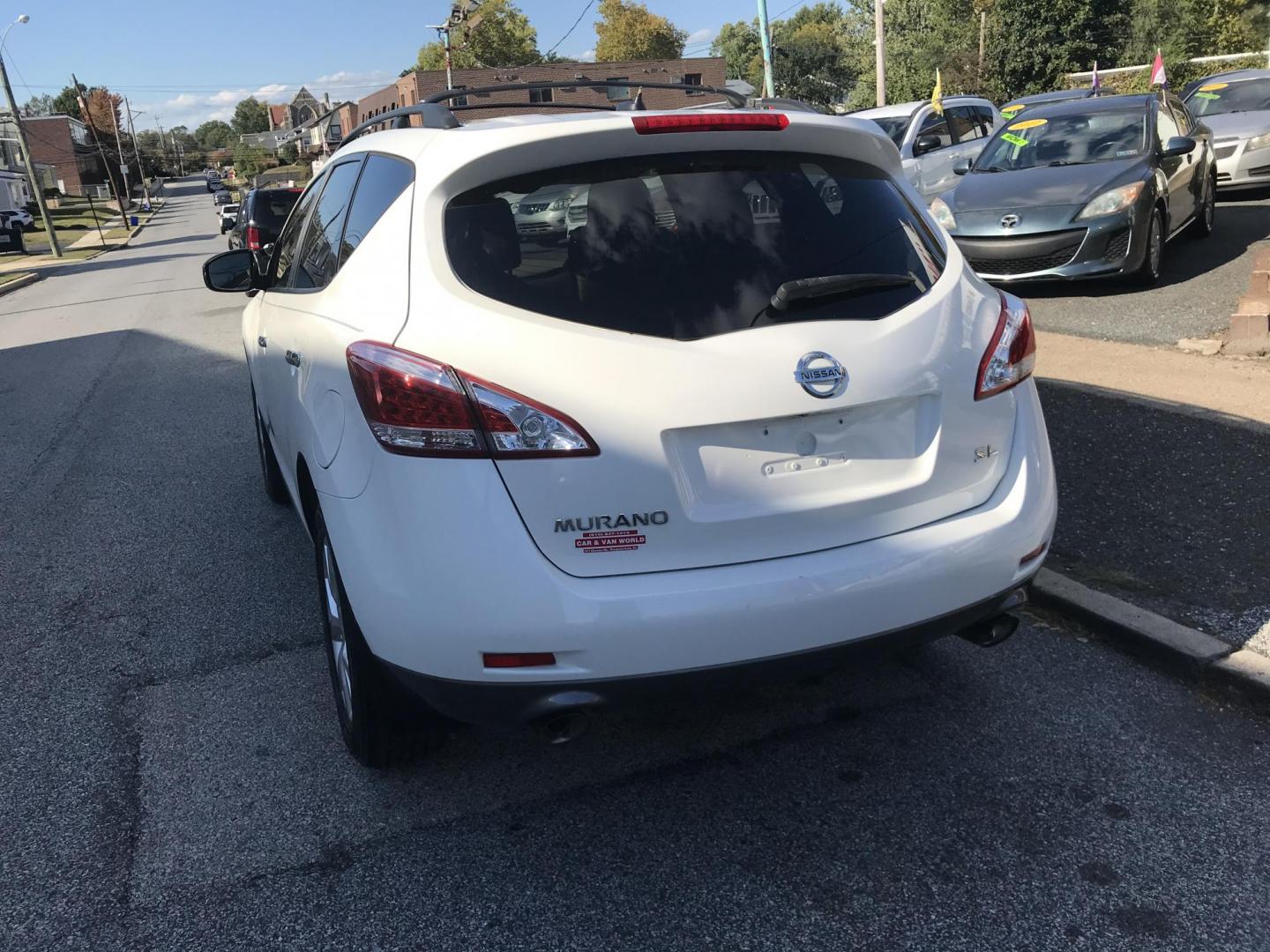 2013 White /Beige Nissan Murano SL (JN8AZ1MU5DW) with an 3.5L V6 DOHC 24V engine, Continuously Variable Transmission transmission, located at 577 Chester Pike, Prospect Park, PA, 19076, (610) 237-1015, 39.886154, -75.302338 - Photo#4