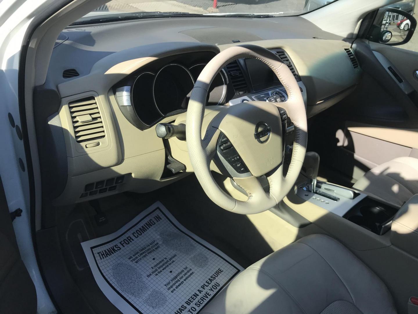 2013 White /Beige Nissan Murano SL (JN8AZ1MU5DW) with an 3.5L V6 DOHC 24V engine, Continuously Variable Transmission transmission, located at 577 Chester Pike, Prospect Park, PA, 19076, (610) 237-1015, 39.886154, -75.302338 - Photo#8