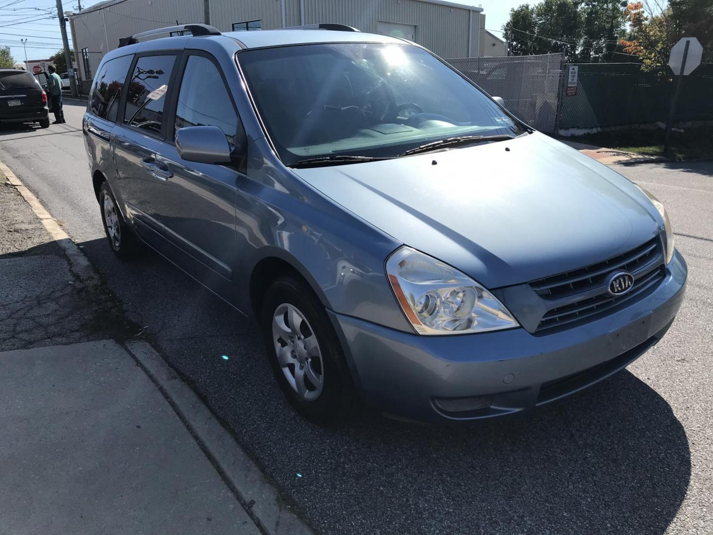 2010 Blue /Gray Kia Sedona Base SWB (KNDMG4C39A6) with an 3.8L V6 DOHC 24V engine, 5-Speed Automatic transmission, located at 577 Chester Pike, Prospect Park, PA, 19076, (610) 237-1015, 39.886154, -75.302338 - 2010 Kia Sedona: new PA inspection, SUPER CLEAN, runs LIKE NEW! This vehicle comes inspected and has been given a bumper to bumper safety check. It is very clean, reliable, and well maintained. We offer a unique pay plan that is known for being the easiest and fastest financing option in the PA a - Photo#3