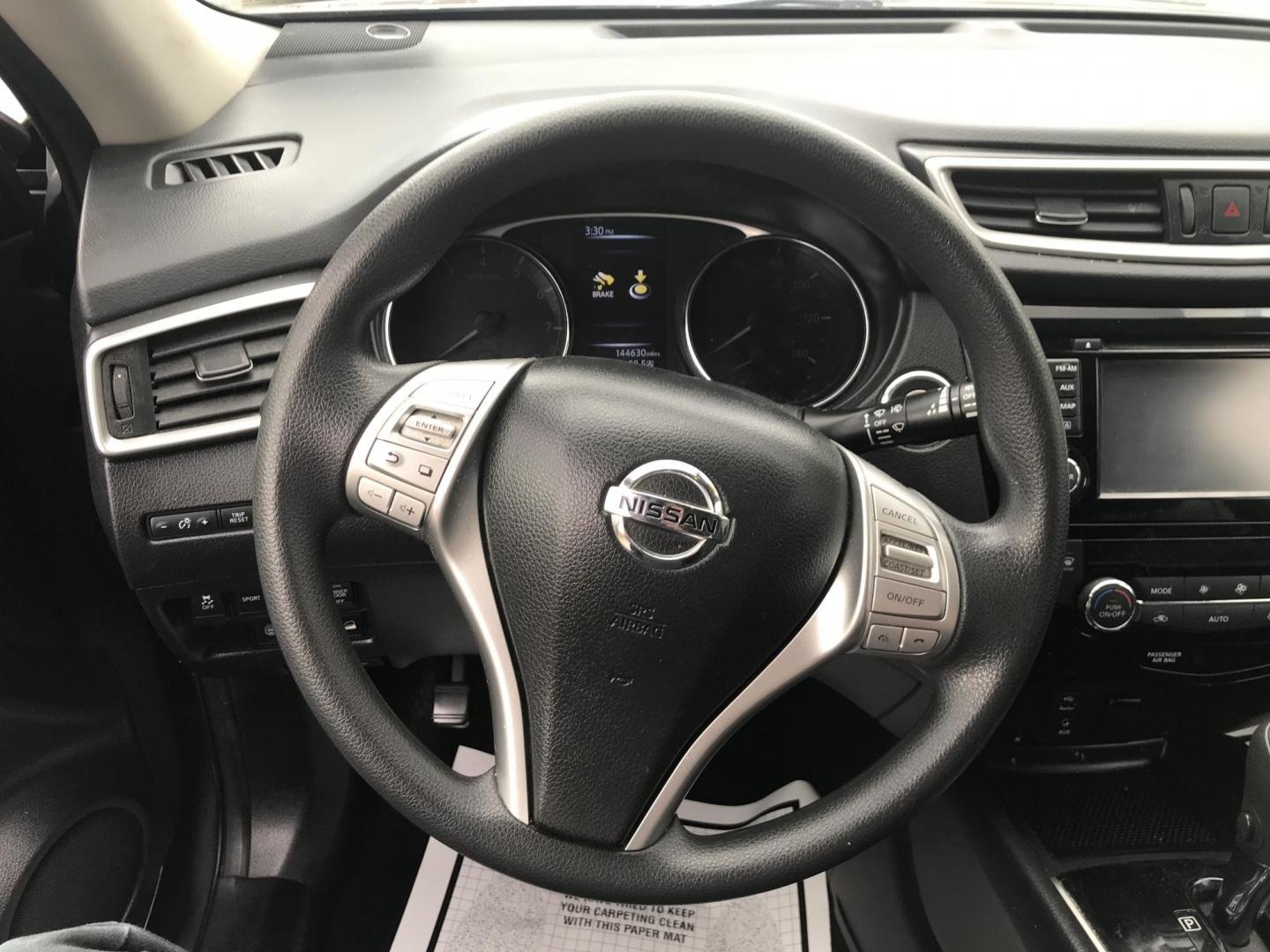 2014 Gray /Gray Nissan Rogue S AWD (5N1AT2MV2EC) with an 2.5L L4 DOHC 16V engine, Continuously Variable Transmission transmission, located at 577 Chester Pike, Prospect Park, PA, 19076, (610) 237-1015, 39.886154, -75.302338 - Photo#11