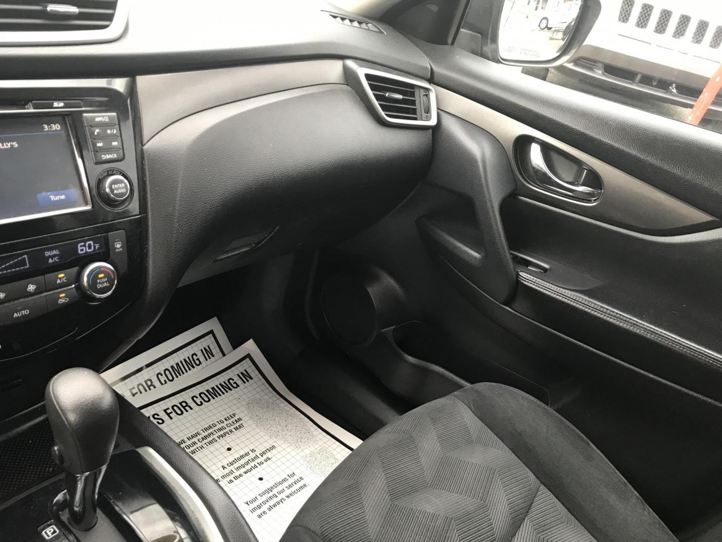 2014 Gray /Gray Nissan Rogue S AWD (5N1AT2MV2EC) with an 2.5L L4 DOHC 16V engine, Continuously Variable Transmission transmission, located at 577 Chester Pike, Prospect Park, PA, 19076, (610) 237-1015, 39.886154, -75.302338 - Photo#16