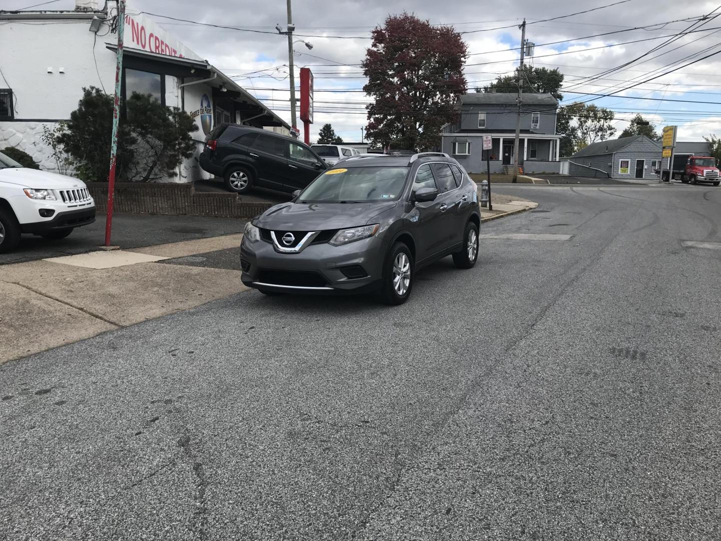 2014 Gray /Gray Nissan Rogue S AWD (5N1AT2MV2EC) with an 2.5L L4 DOHC 16V engine, Continuously Variable Transmission transmission, located at 577 Chester Pike, Prospect Park, PA, 19076, (610) 237-1015, 39.886154, -75.302338 - Photo#2