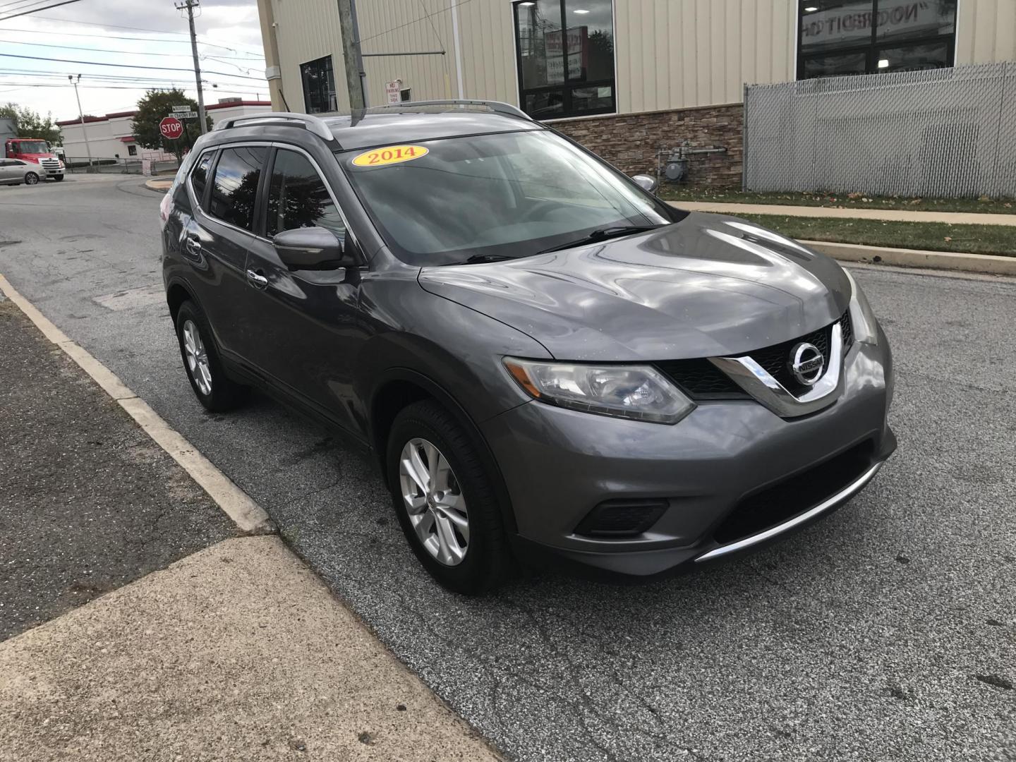 2014 Gray /Gray Nissan Rogue S AWD (5N1AT2MV2EC) with an 2.5L L4 DOHC 16V engine, Continuously Variable Transmission transmission, located at 577 Chester Pike, Prospect Park, PA, 19076, (610) 237-1015, 39.886154, -75.302338 - Photo#3