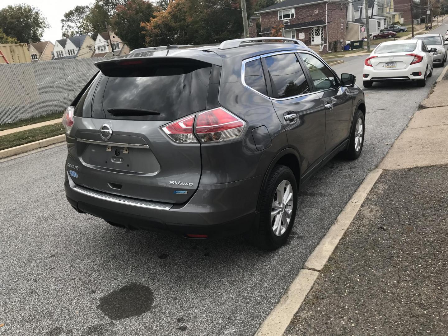 2014 Gray /Gray Nissan Rogue S AWD (5N1AT2MV2EC) with an 2.5L L4 DOHC 16V engine, Continuously Variable Transmission transmission, located at 577 Chester Pike, Prospect Park, PA, 19076, (610) 237-1015, 39.886154, -75.302338 - Photo#4