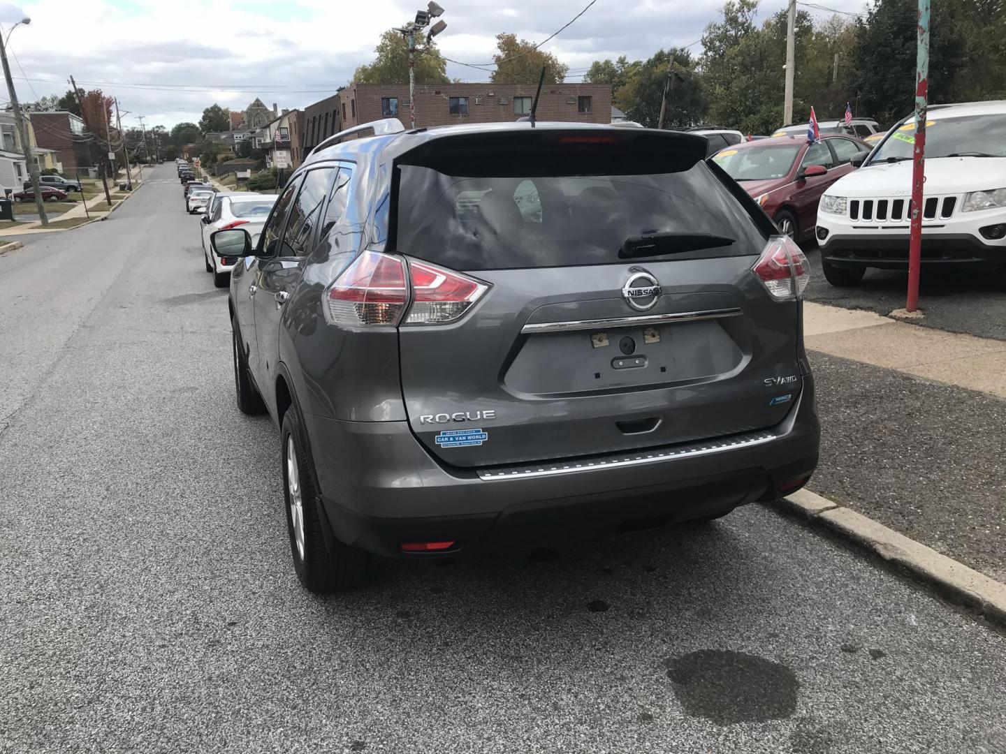 2014 Gray /Gray Nissan Rogue S AWD (5N1AT2MV2EC) with an 2.5L L4 DOHC 16V engine, Continuously Variable Transmission transmission, located at 577 Chester Pike, Prospect Park, PA, 19076, (610) 237-1015, 39.886154, -75.302338 - Photo#6