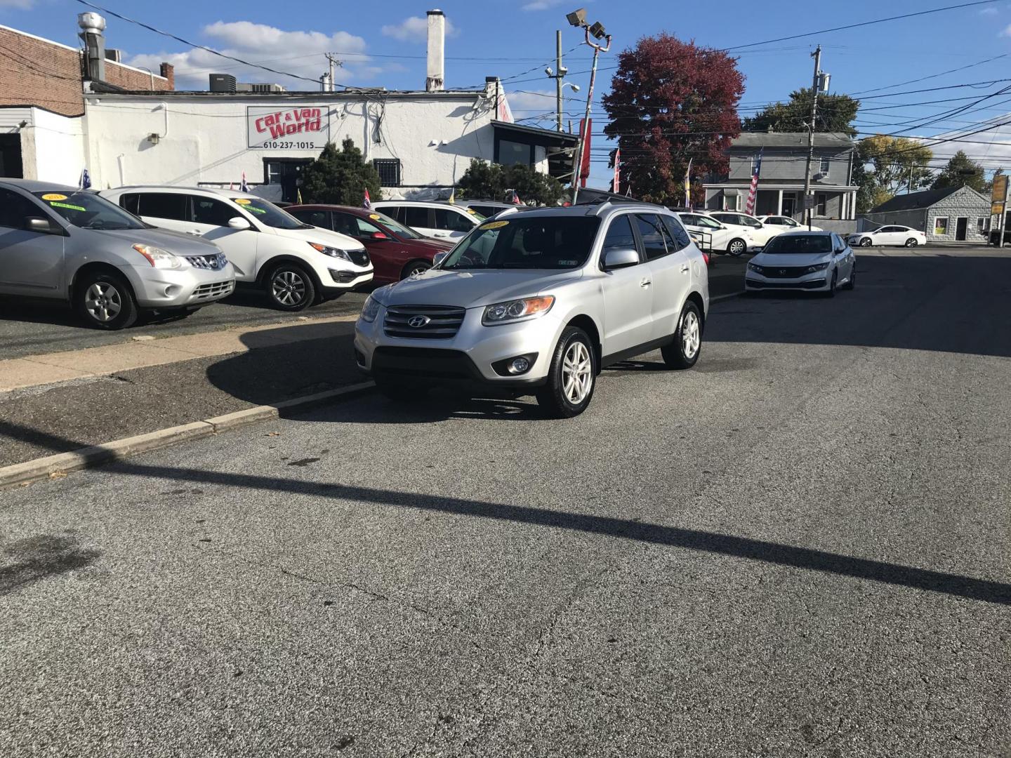 2012 Silver /Gray Hyundai Santa Fe Limited 3.5 FWD (5XYZK4AG2CG) with an 3.5L V6 DOHC 24V engine, 6-Speed Automatic transmission, located at 577 Chester Pike, Prospect Park, PA, 19076, (610) 237-1015, 39.886154, -75.302338 - 2012 Hyundai Santa Fe LIMITED: Sunroof, black leather interior, new PA inspection, SUPER CLEAN, runs LIKE NEW! This vehicle comes inspected and has been given a bumper to bumper safety check. It is very clean, reliable, and well maintained. We offer a unique pay plan that is known for being the e - Photo#1