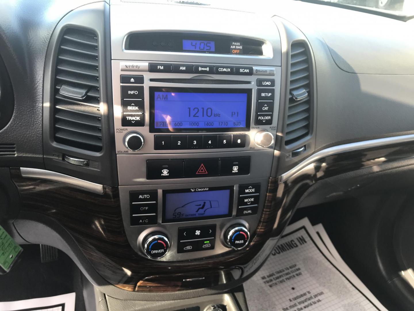 2012 Silver /Gray Hyundai Santa Fe Limited 3.5 FWD (5XYZK4AG2CG) with an 3.5L V6 DOHC 24V engine, 6-Speed Automatic transmission, located at 577 Chester Pike, Prospect Park, PA, 19076, (610) 237-1015, 39.886154, -75.302338 - Photo#16