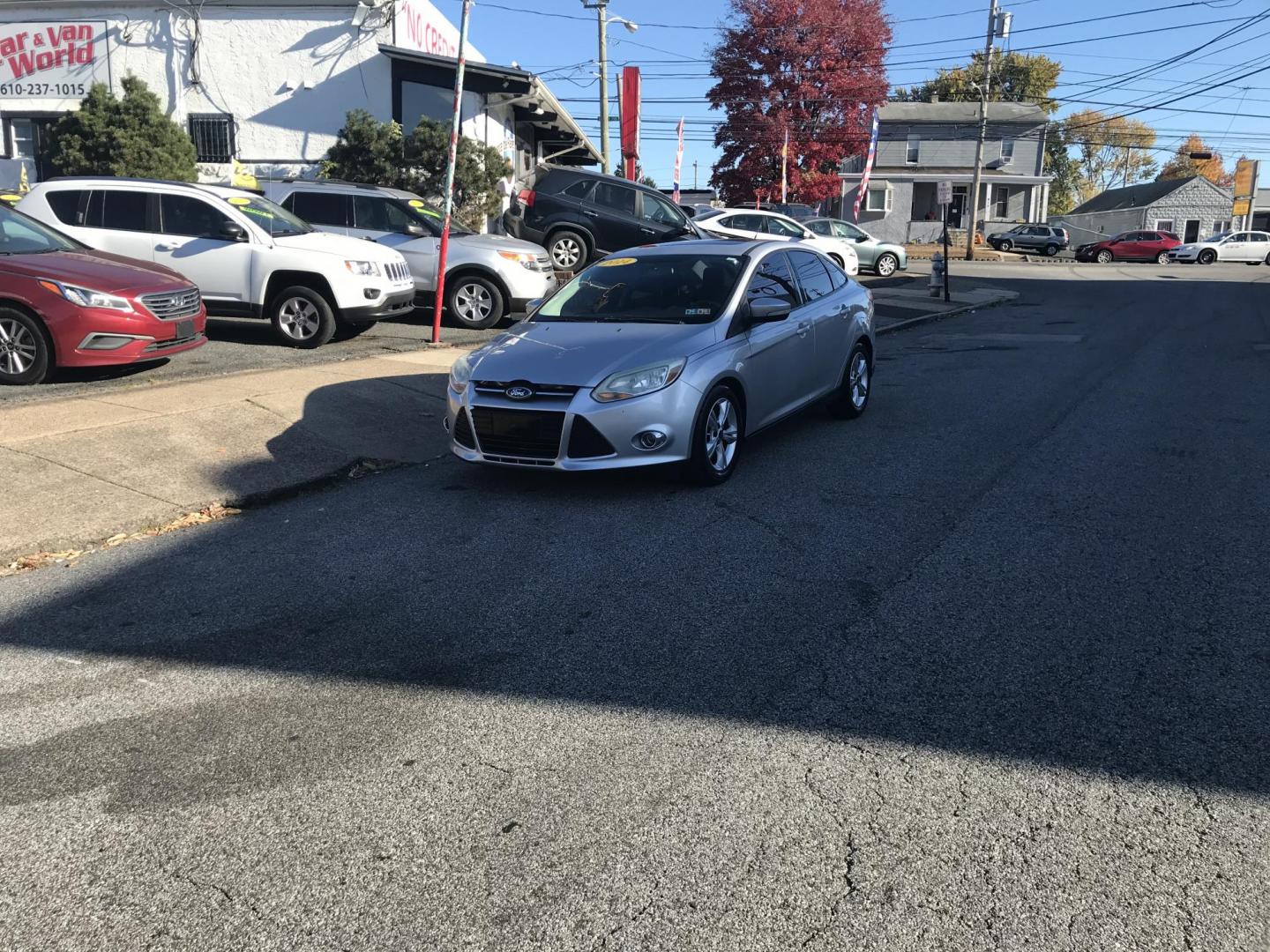 2014 Silver /Gray Ford Focus SE Sedan (1FADP3F29EL) with an 2.0L L4 DOHC 16V engine, Automatic transmission, located at 577 Chester Pike, Prospect Park, PA, 19076, (610) 237-1015, 39.886154, -75.302338 - Photo#1