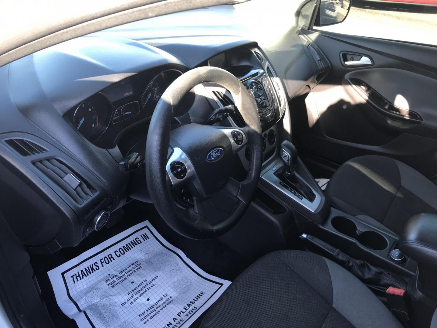 2014 Silver /Gray Ford Focus SE Sedan (1FADP3F29EL) with an 2.0L L4 DOHC 16V engine, Automatic transmission, located at 577 Chester Pike, Prospect Park, PA, 19076, (610) 237-1015, 39.886154, -75.302338 - Photo#12