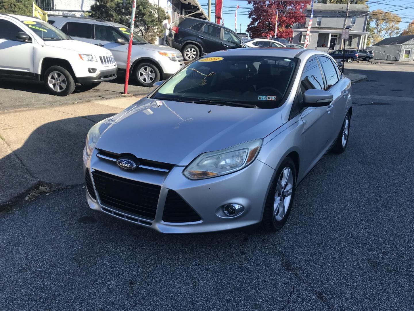 2014 Silver /Gray Ford Focus SE Sedan (1FADP3F29EL) with an 2.0L L4 DOHC 16V engine, Automatic transmission, located at 577 Chester Pike, Prospect Park, PA, 19076, (610) 237-1015, 39.886154, -75.302338 - Photo#2