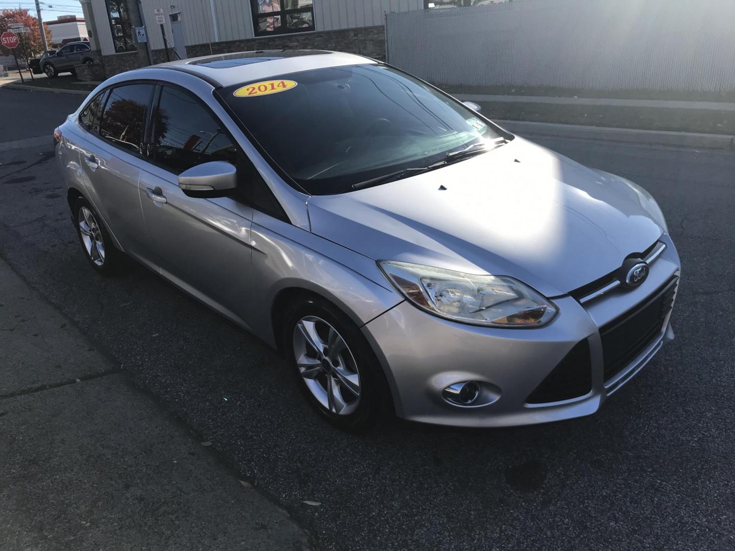 2014 Silver /Gray Ford Focus SE Sedan (1FADP3F29EL) with an 2.0L L4 DOHC 16V engine, Automatic transmission, located at 577 Chester Pike, Prospect Park, PA, 19076, (610) 237-1015, 39.886154, -75.302338 - Photo#3