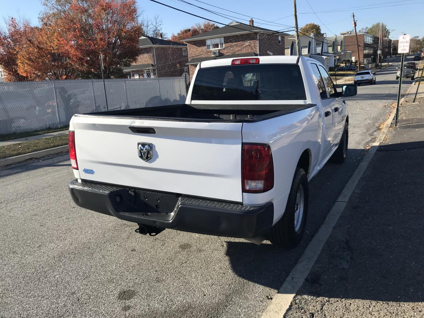 2015 White /Gray RAM 1500 Tradesman Quad Cab (1C6RR6FT4FS) with an 5.7L V8 OHV 16V engine, 6-Speed Automatic transmission, located at 577 Chester Pike, Prospect Park, PA, 19076, (610) 237-1015, 39.886154, -75.302338 - Photo#4