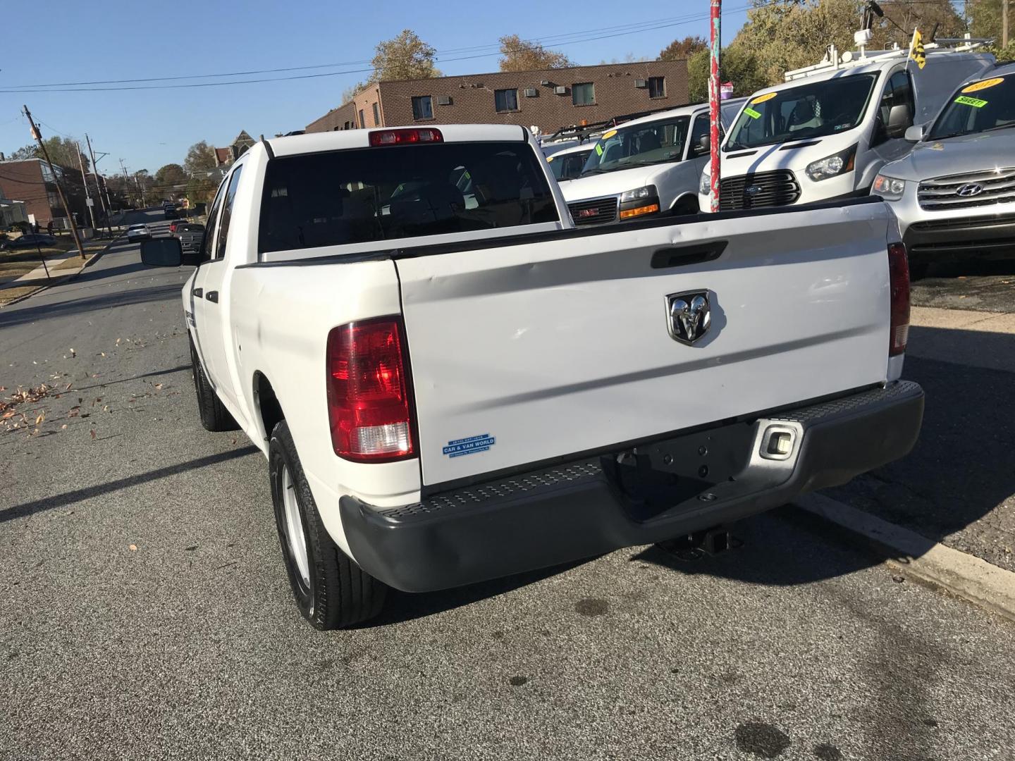 2015 White /Gray RAM 1500 Tradesman Quad Cab (1C6RR6FT4FS) with an 5.7L V8 OHV 16V engine, 6-Speed Automatic transmission, located at 577 Chester Pike, Prospect Park, PA, 19076, (610) 237-1015, 39.886154, -75.302338 - Photo#5