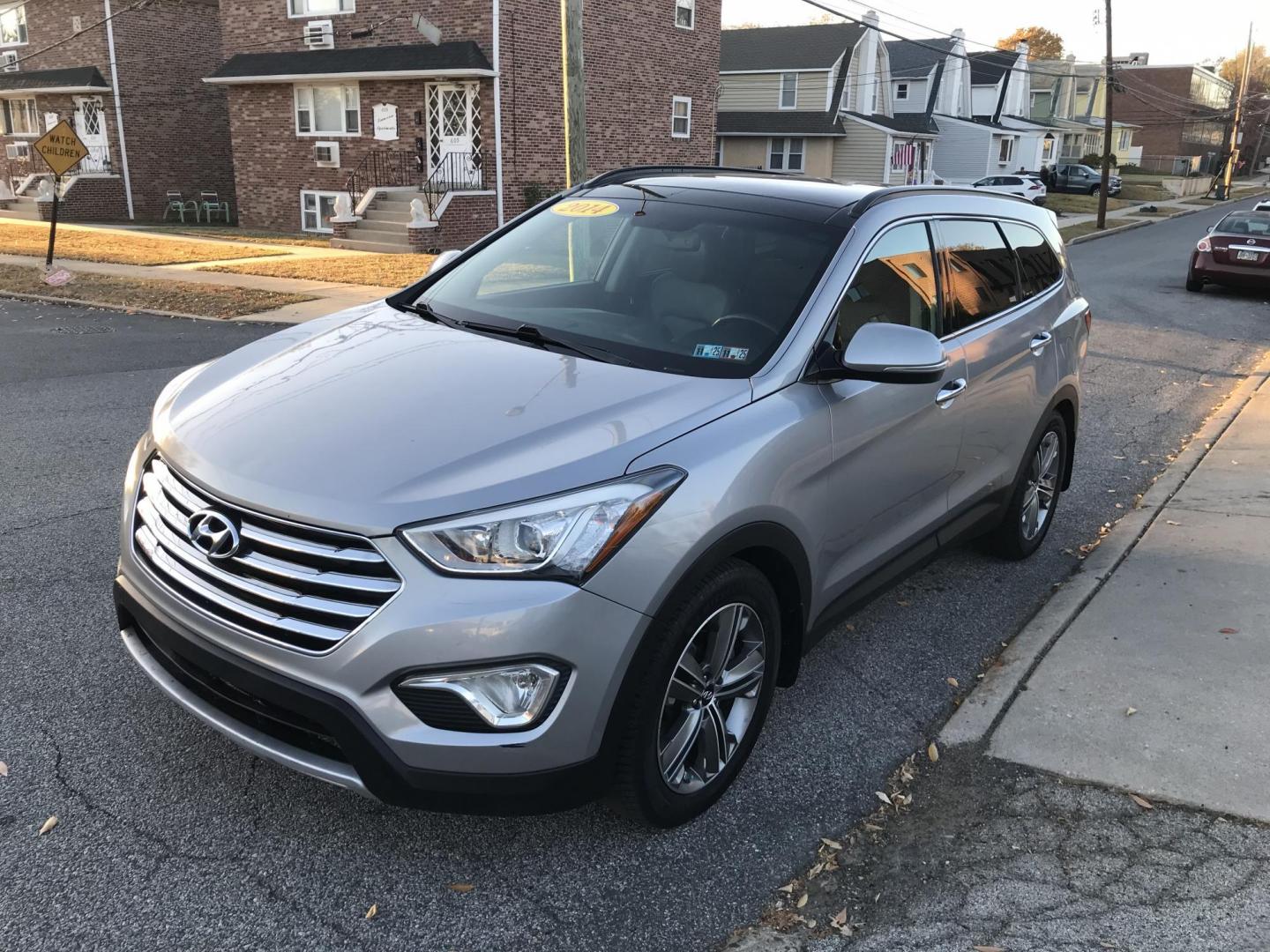 2014 Silver /Gray Hyundai Santa Fe Limited AWD (KM8SRDHF3EU) with an 3.3L V6 DOHC 24V engine, 6-Speed Automatic transmission, located at 577 Chester Pike, Prospect Park, PA, 19076, (610) 237-1015, 39.886154, -75.302338 - Photo#3