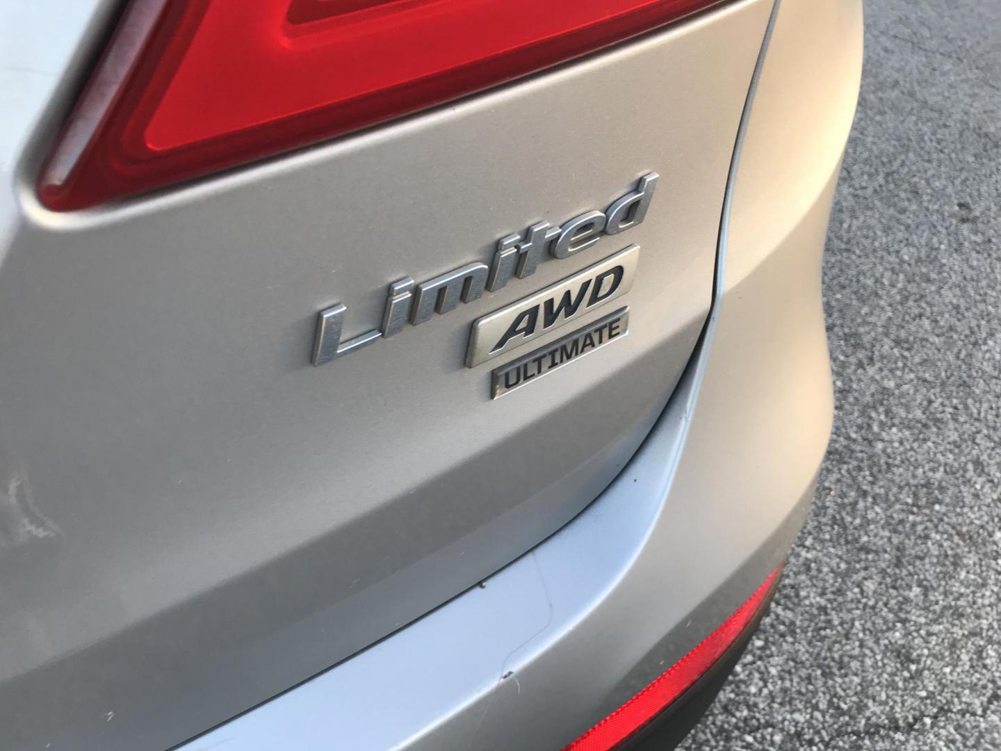 2014 Silver /Gray Hyundai Santa Fe Limited AWD (KM8SRDHF3EU) with an 3.3L V6 DOHC 24V engine, 6-Speed Automatic transmission, located at 577 Chester Pike, Prospect Park, PA, 19076, (610) 237-1015, 39.886154, -75.302338 - Photo#7