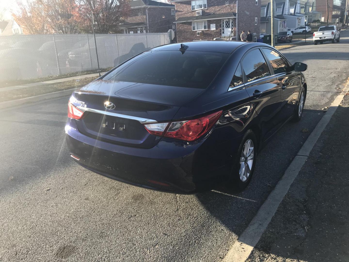 2012 Blue /Gray Hyundai Sonata GLS (5NPEB4AC3CH) with an 2.4L L4 DOHC 16V engine, Automatic transmission, located at 577 Chester Pike, Prospect Park, PA, 19076, (610) 237-1015, 39.886154, -75.302338 - 2012 Hyundai Sonata GLS: Only 100k miles, new PA inspection, great on gas, SUPER CLEAN, runs LIKE NEW! This vehicle comes inspected and has been given a bumper to bumper safety check. It is very clean, reliable, and well maintained. We offer a unique pay plan that is known for being the easiest a - Photo#4